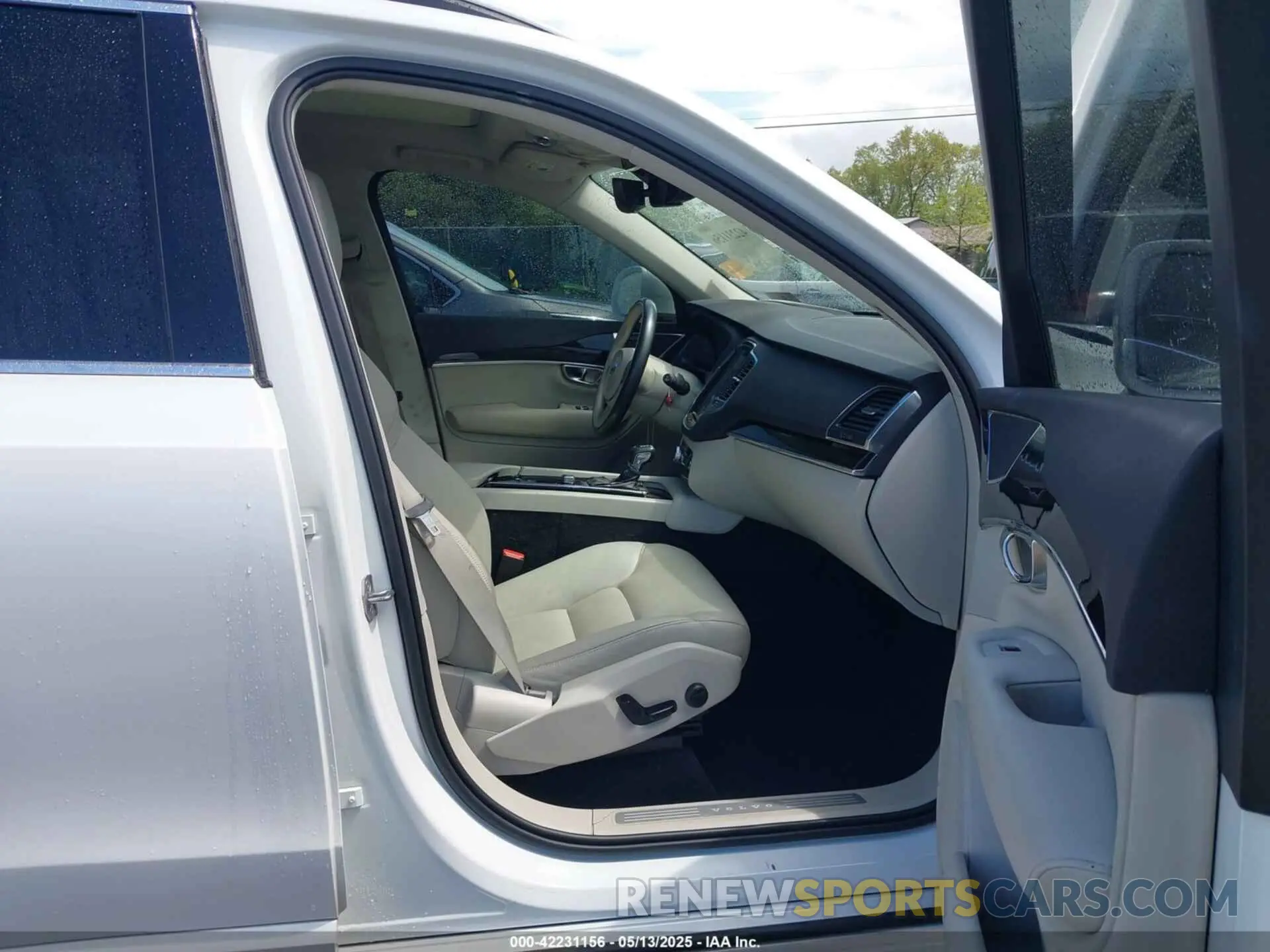 5 fotografías del automóvil dañado YV4A22PK0K1478673 VOLVO XC90 2019