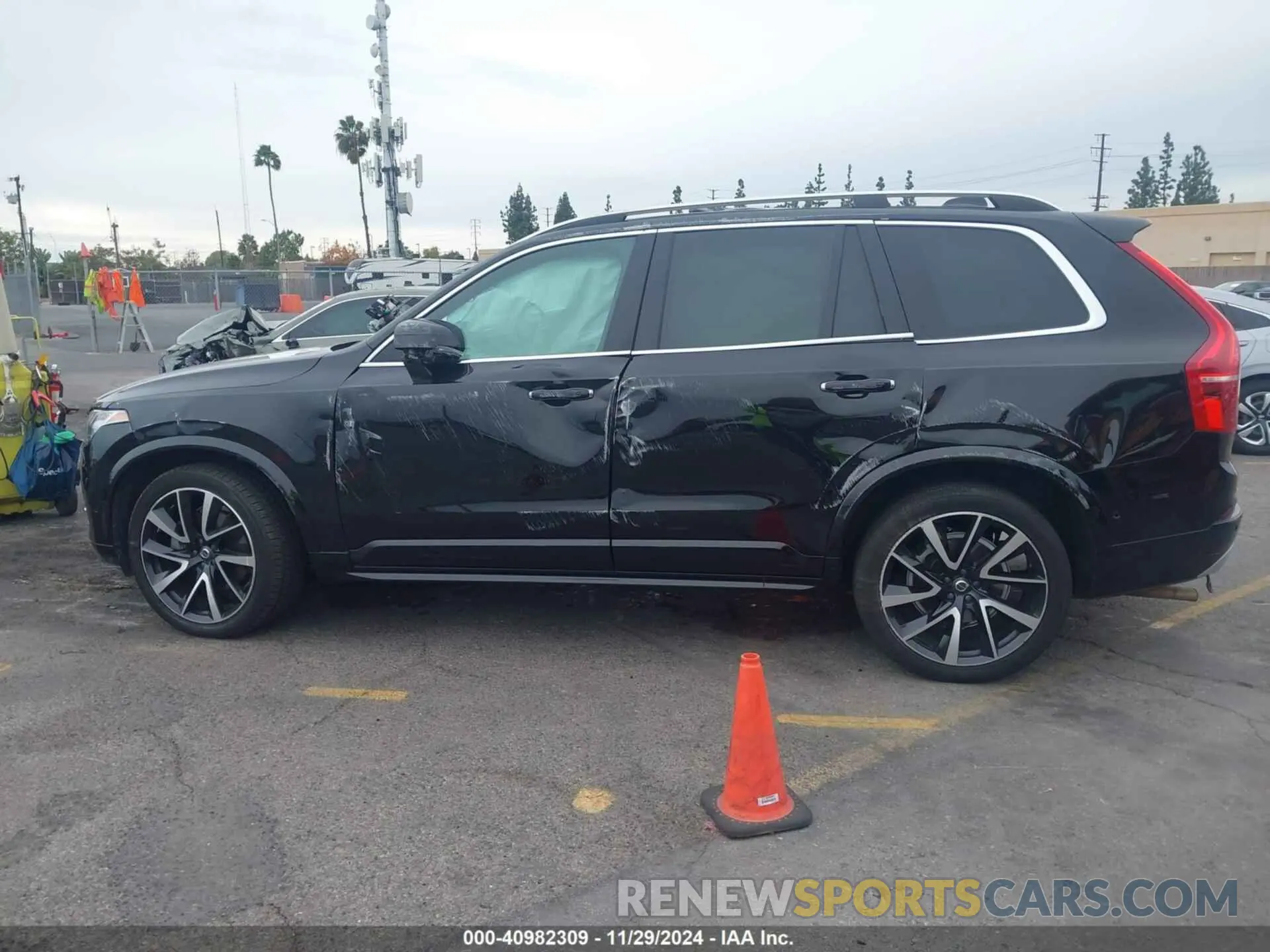 13 fotografías del automóvil dañado YV4A22PK1K1479394 VOLVO XC90 2019
