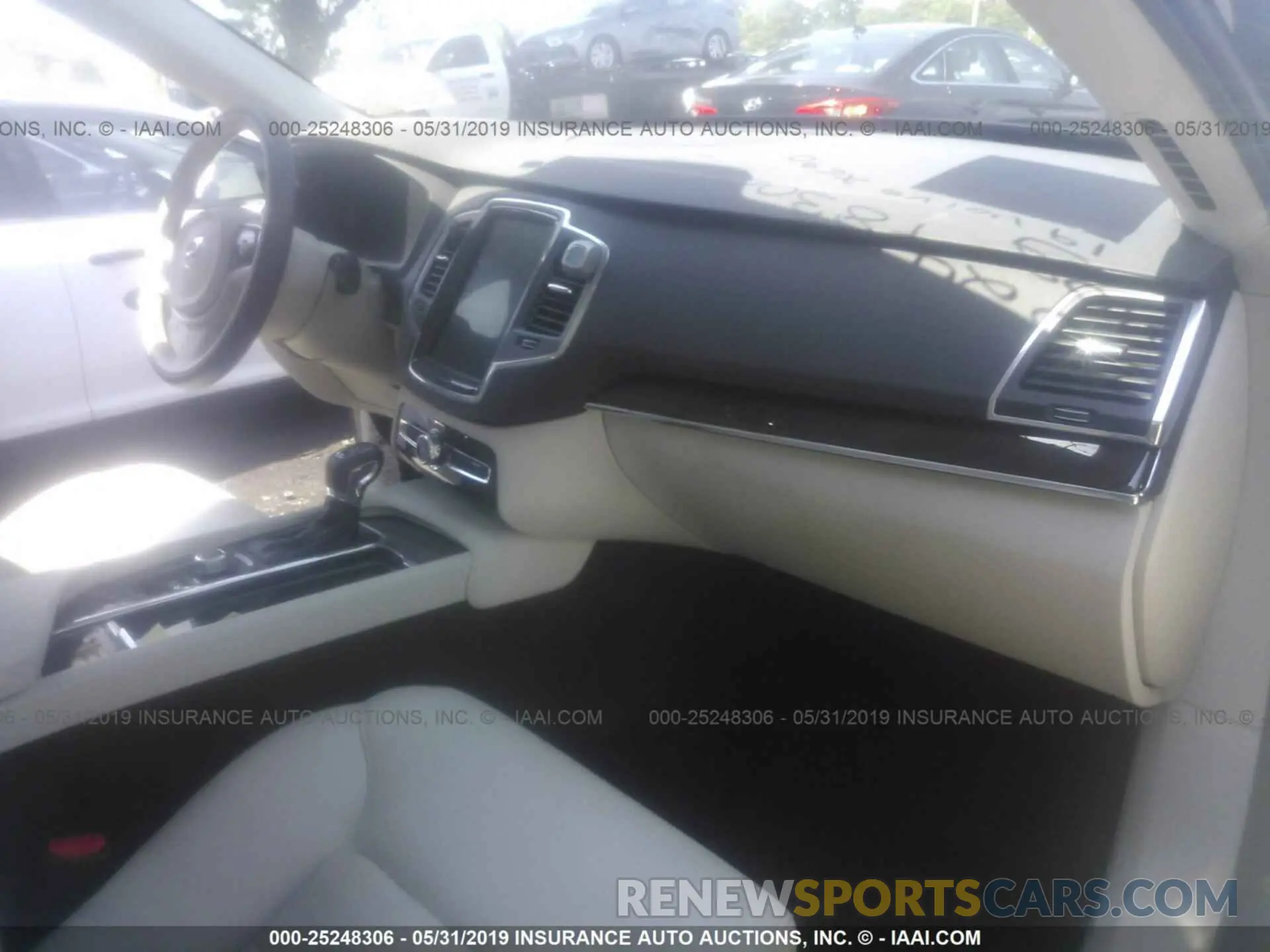 5 fotografías del automóvil dañado YV4A22PK6K1422429 VOLVO XC90 2019