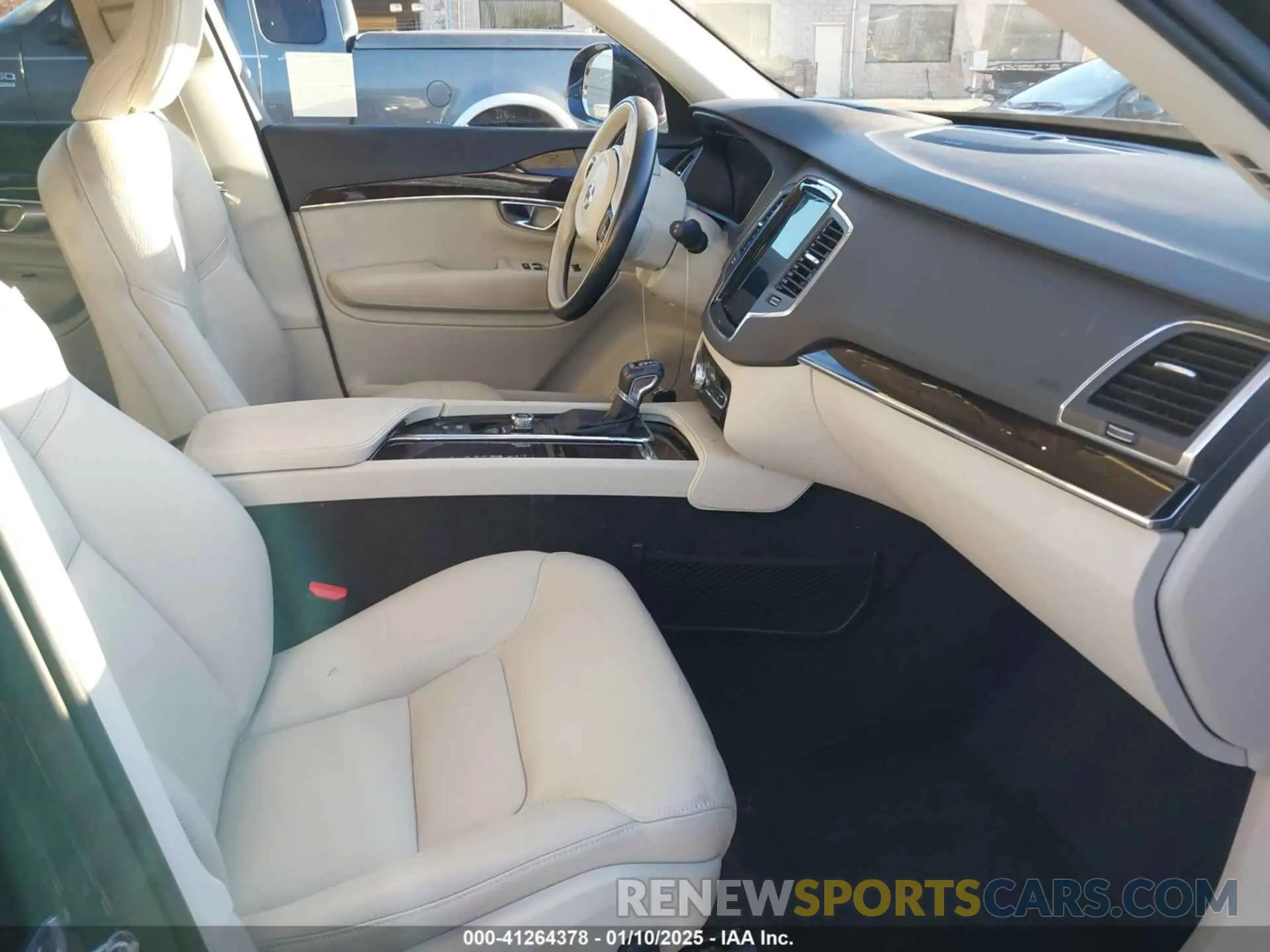 5 fotografías del automóvil dañado YV4A22PKXK1494623 VOLVO XC90 2019