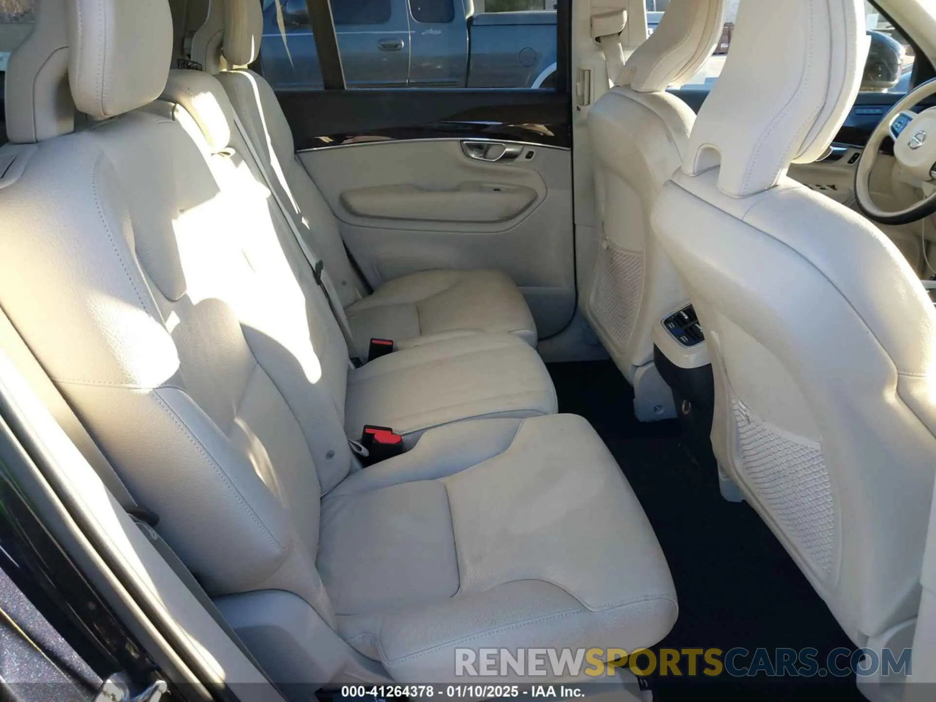 8 fotografías del automóvil dañado YV4A22PKXK1494623 VOLVO XC90 2019