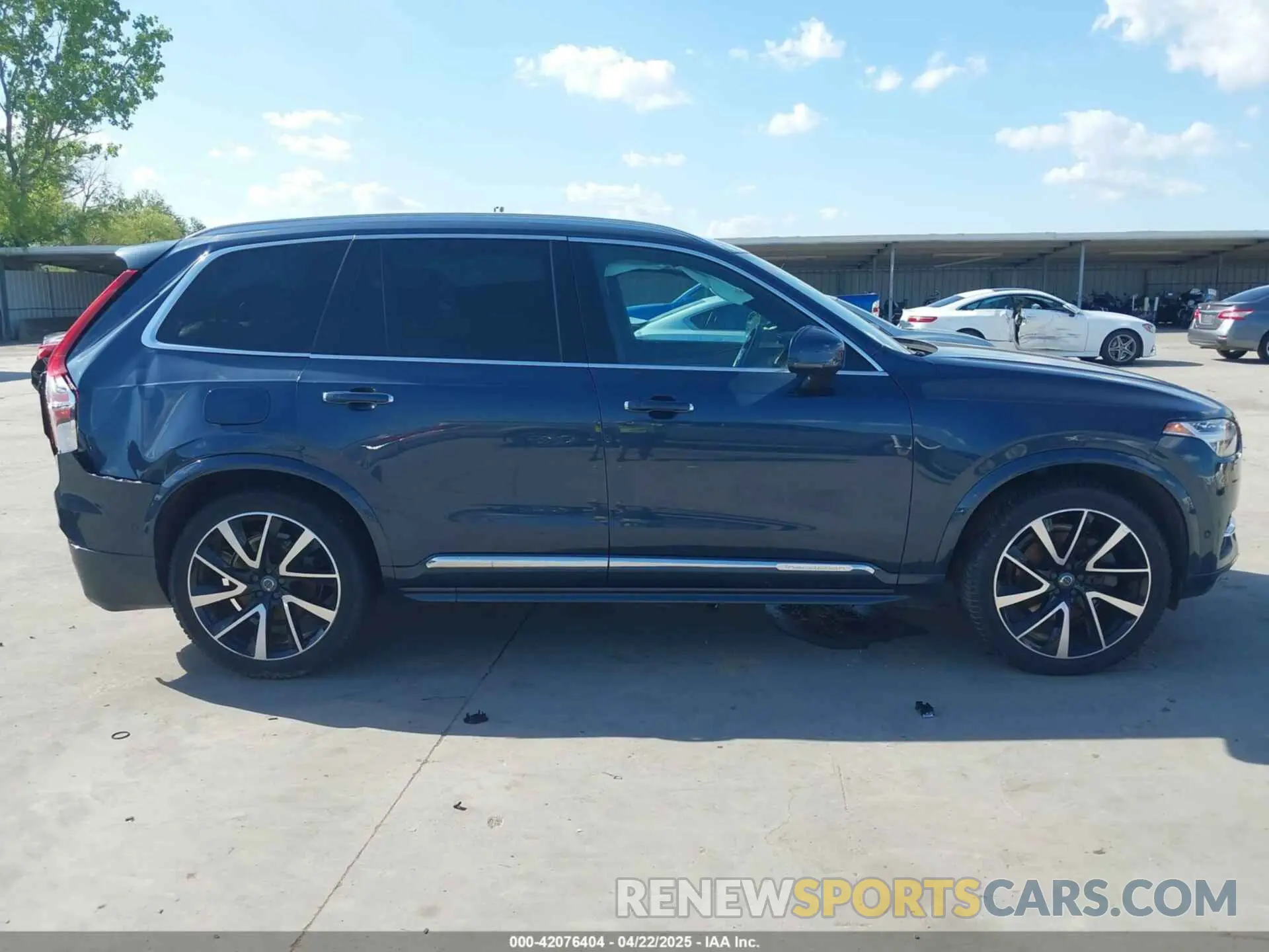 13 fotografías del automóvil dañado YV4A22PL2K1487822 VOLVO XC90 2019