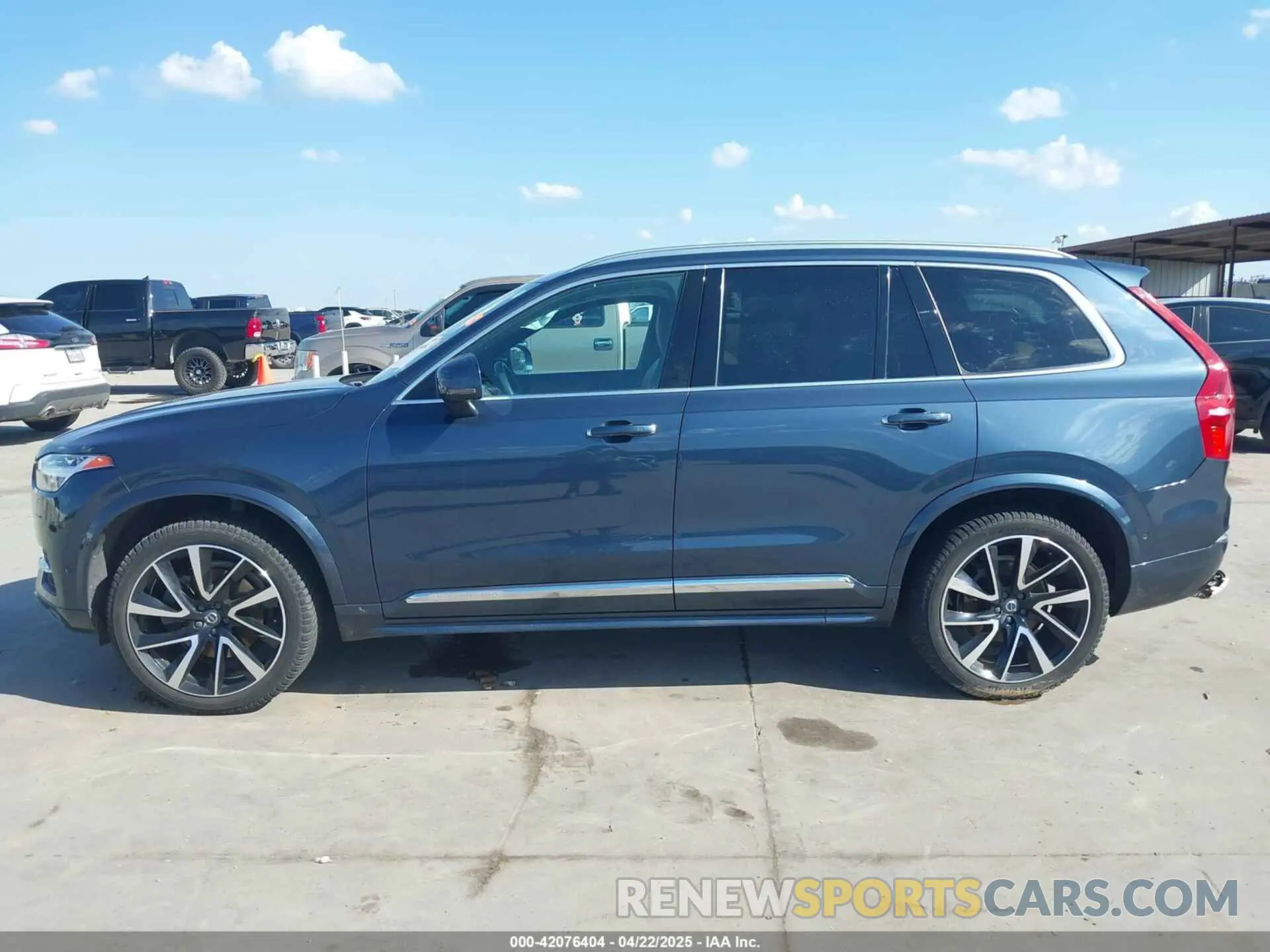 14 fotografías del automóvil dañado YV4A22PL2K1487822 VOLVO XC90 2019