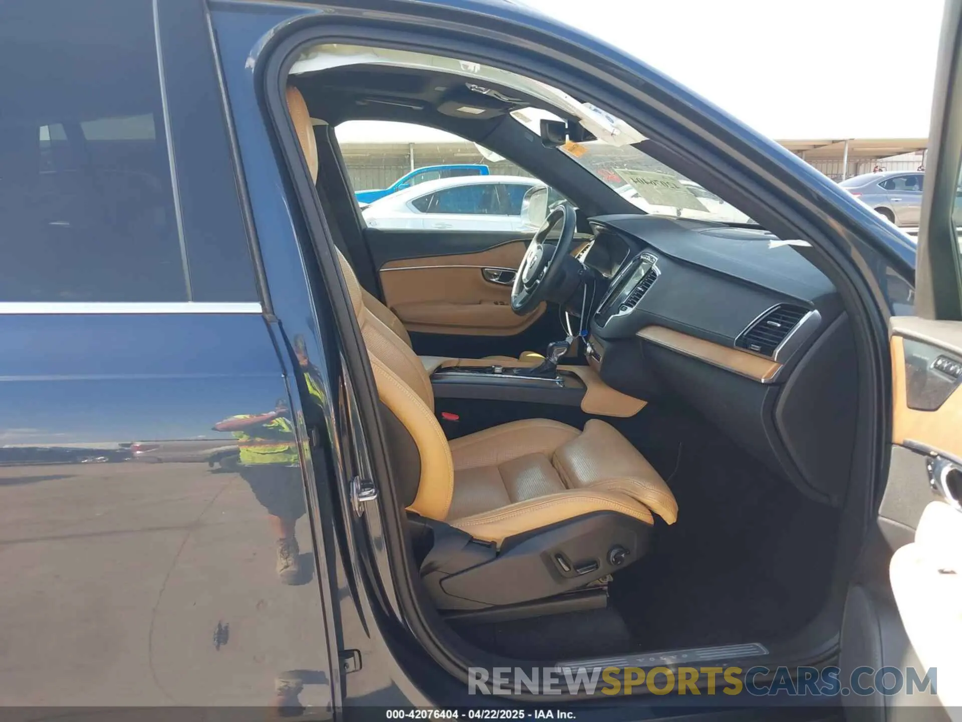 5 fotografías del automóvil dañado YV4A22PL2K1487822 VOLVO XC90 2019