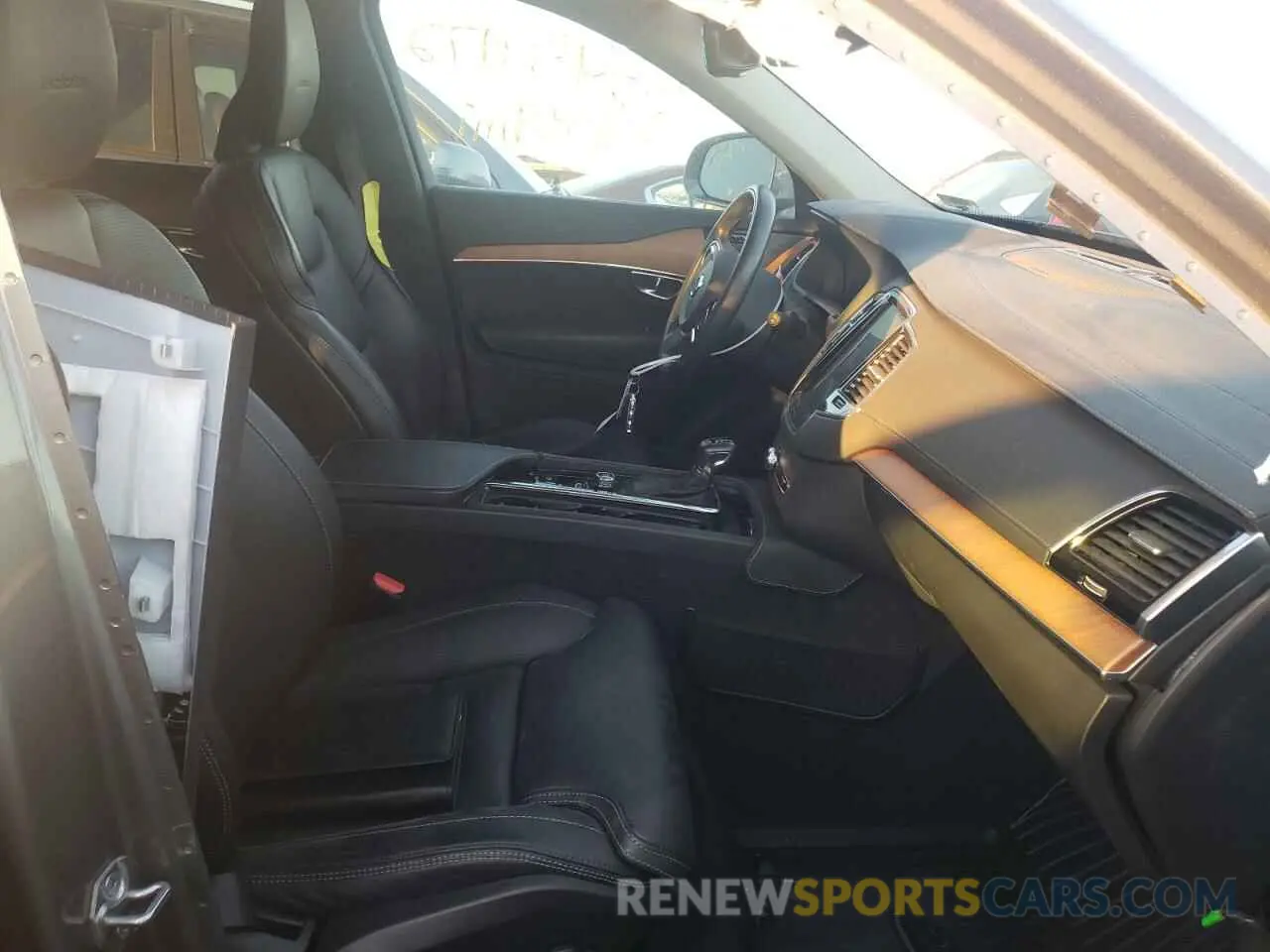 5 fotografías del automóvil dañado YV4A22PL3K1507561 VOLVO XC90 2019