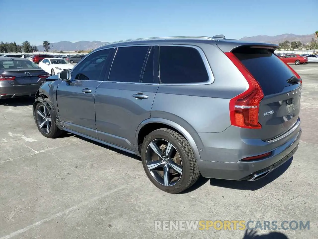 2 fotografías del automóvil dañado YV4A22PM2K1511982 VOLVO XC90 2019
