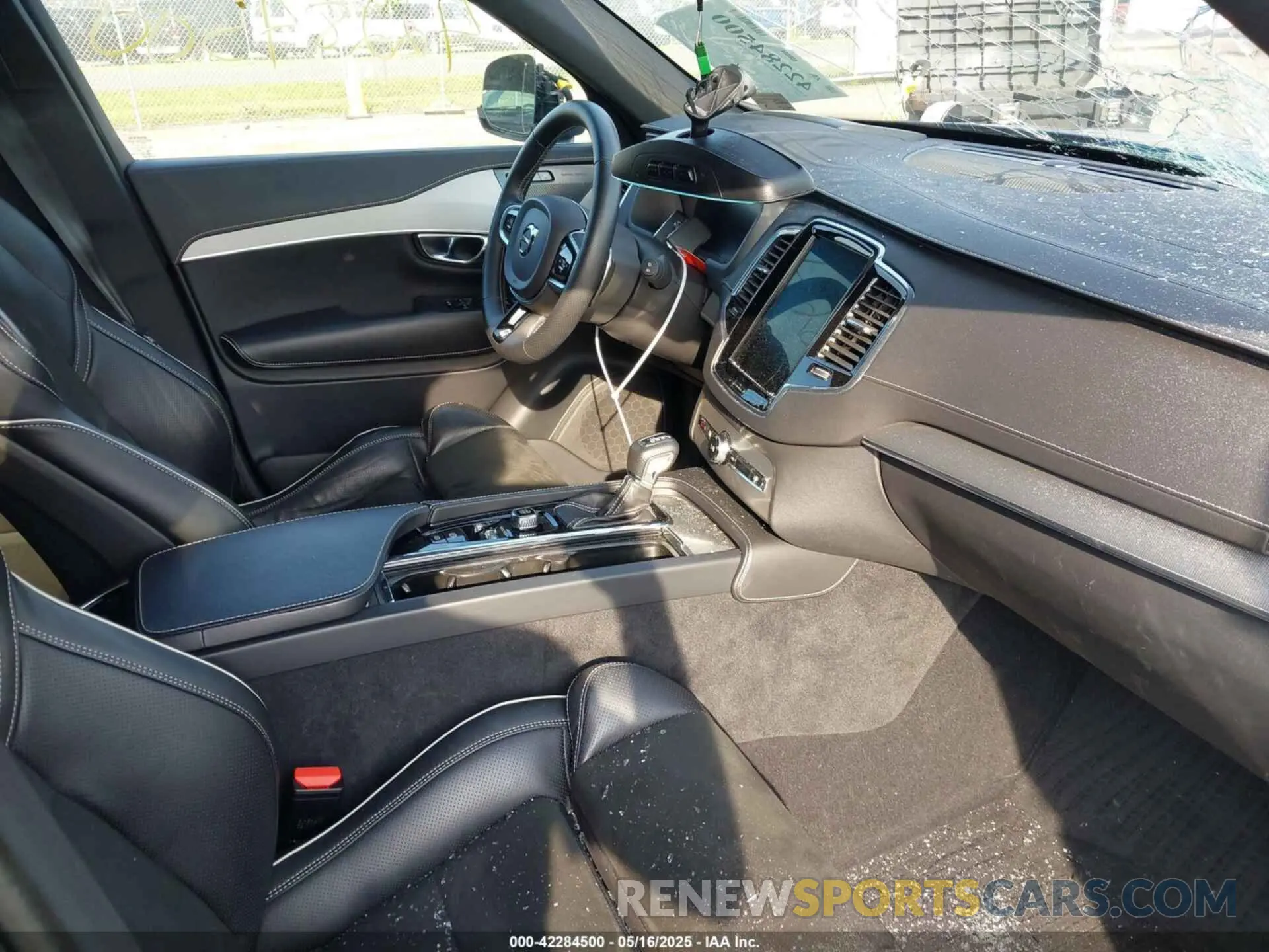 5 fotografías del automóvil dañado YV4A22PM5K1429793 VOLVO XC90 2019