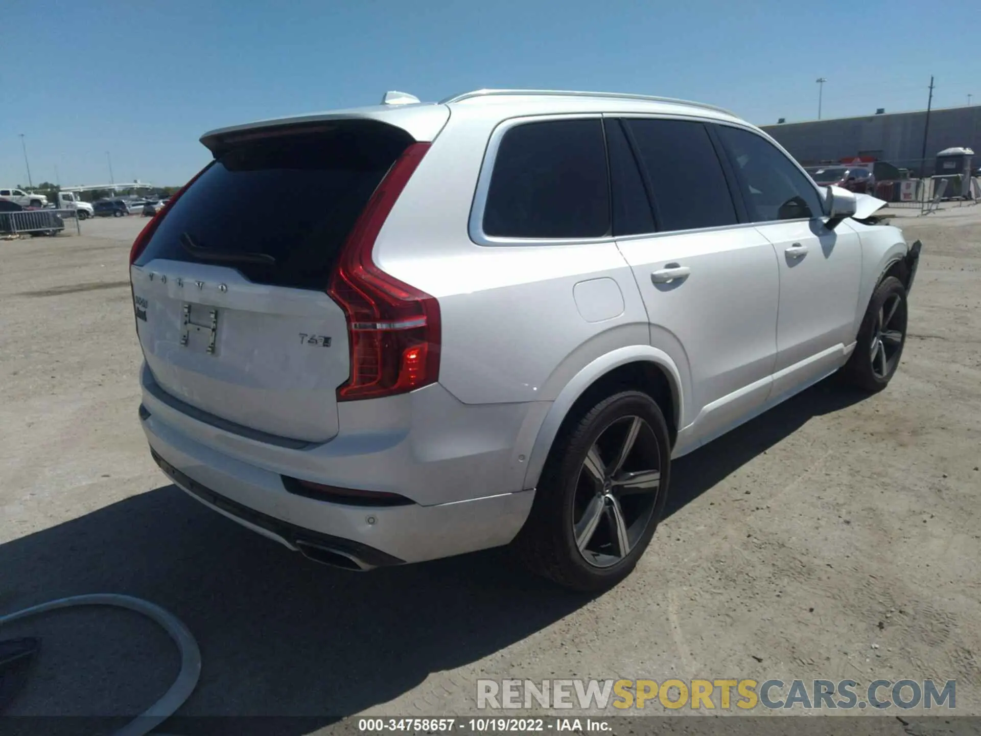 4 fotografías del automóvil dañado YV4A22PM7K1448331 VOLVO XC90 2019