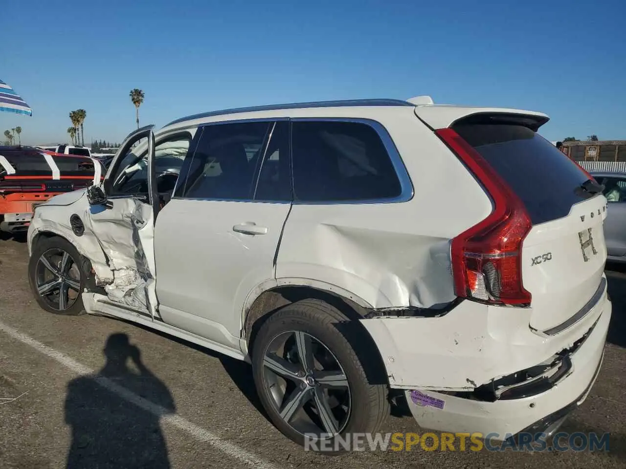 2 fotografías del automóvil dañado YV4BR0CM9K1442217 VOLVO XC90 2019