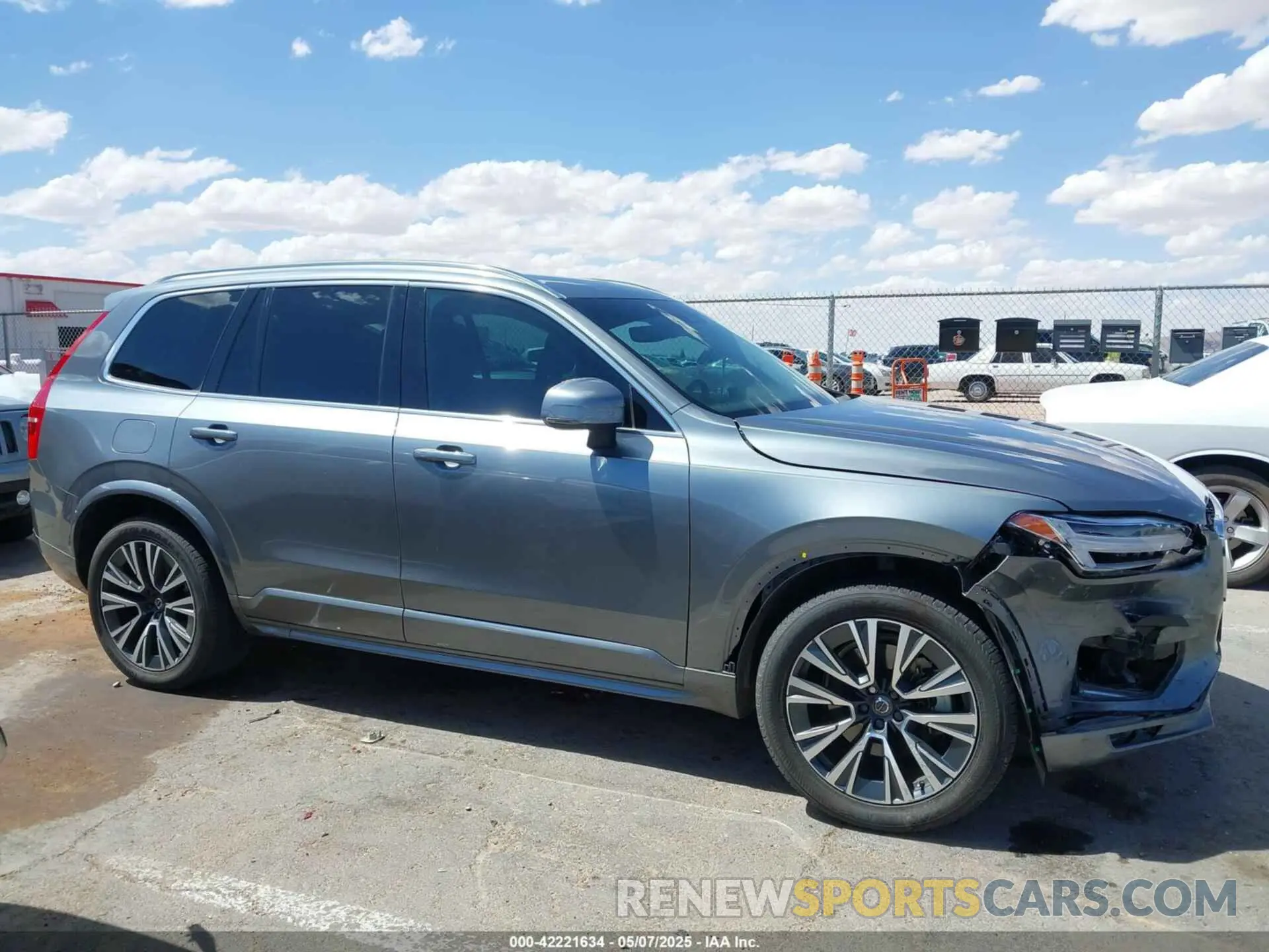 13 fotografías del automóvil dañado YV4102CK0L1601885 VOLVO XC90 2020