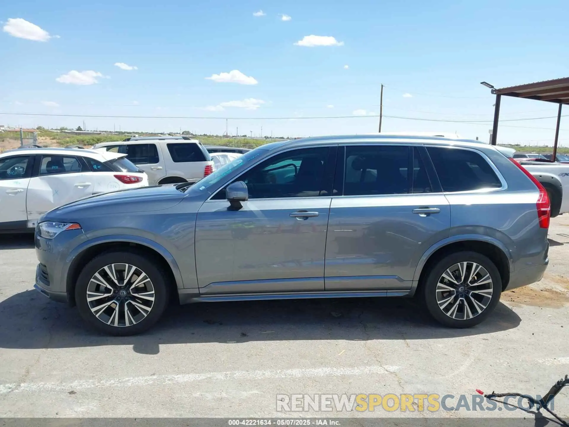 14 fotografías del automóvil dañado YV4102CK0L1601885 VOLVO XC90 2020