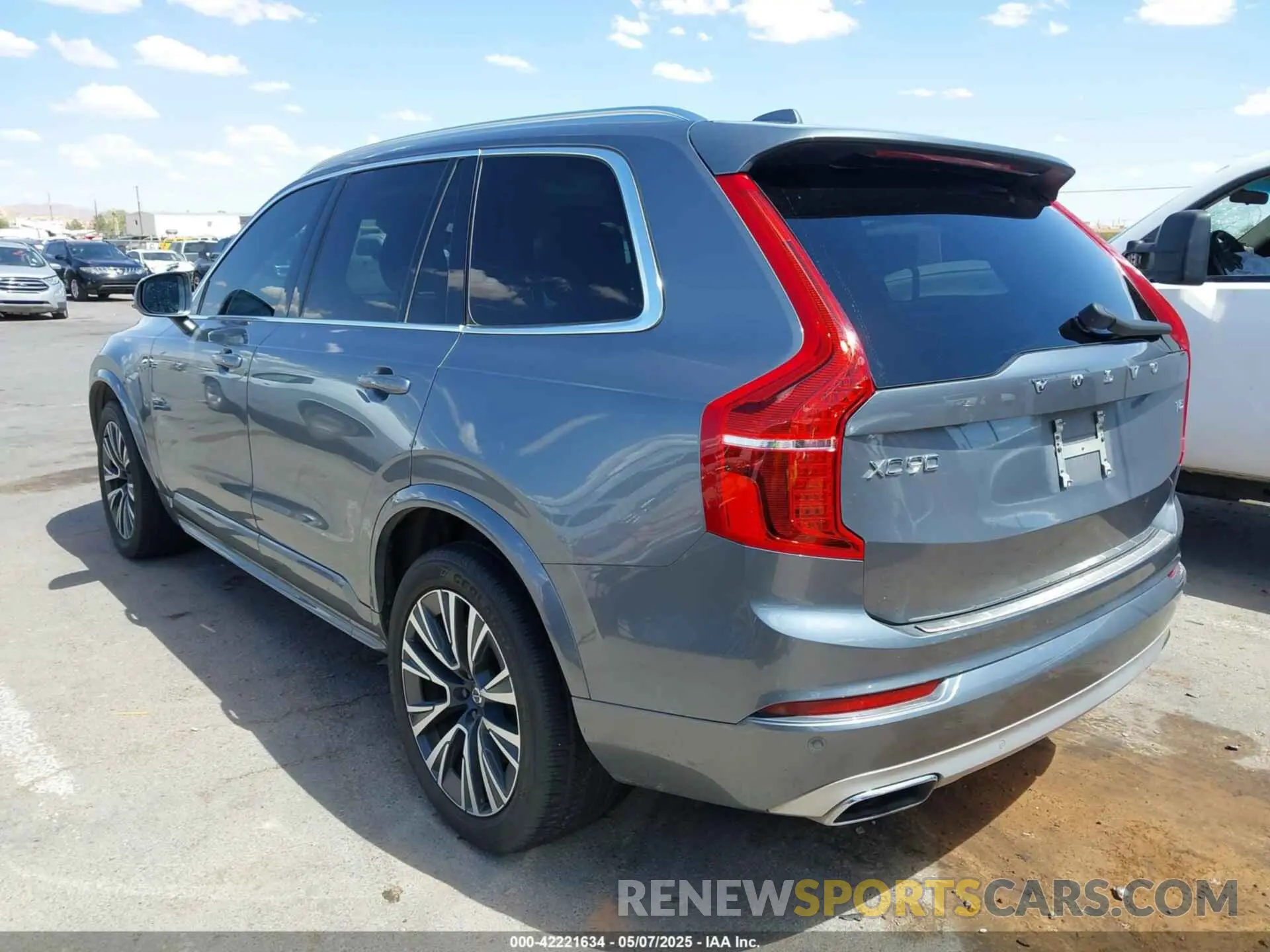 3 fotografías del automóvil dañado YV4102CK0L1601885 VOLVO XC90 2020