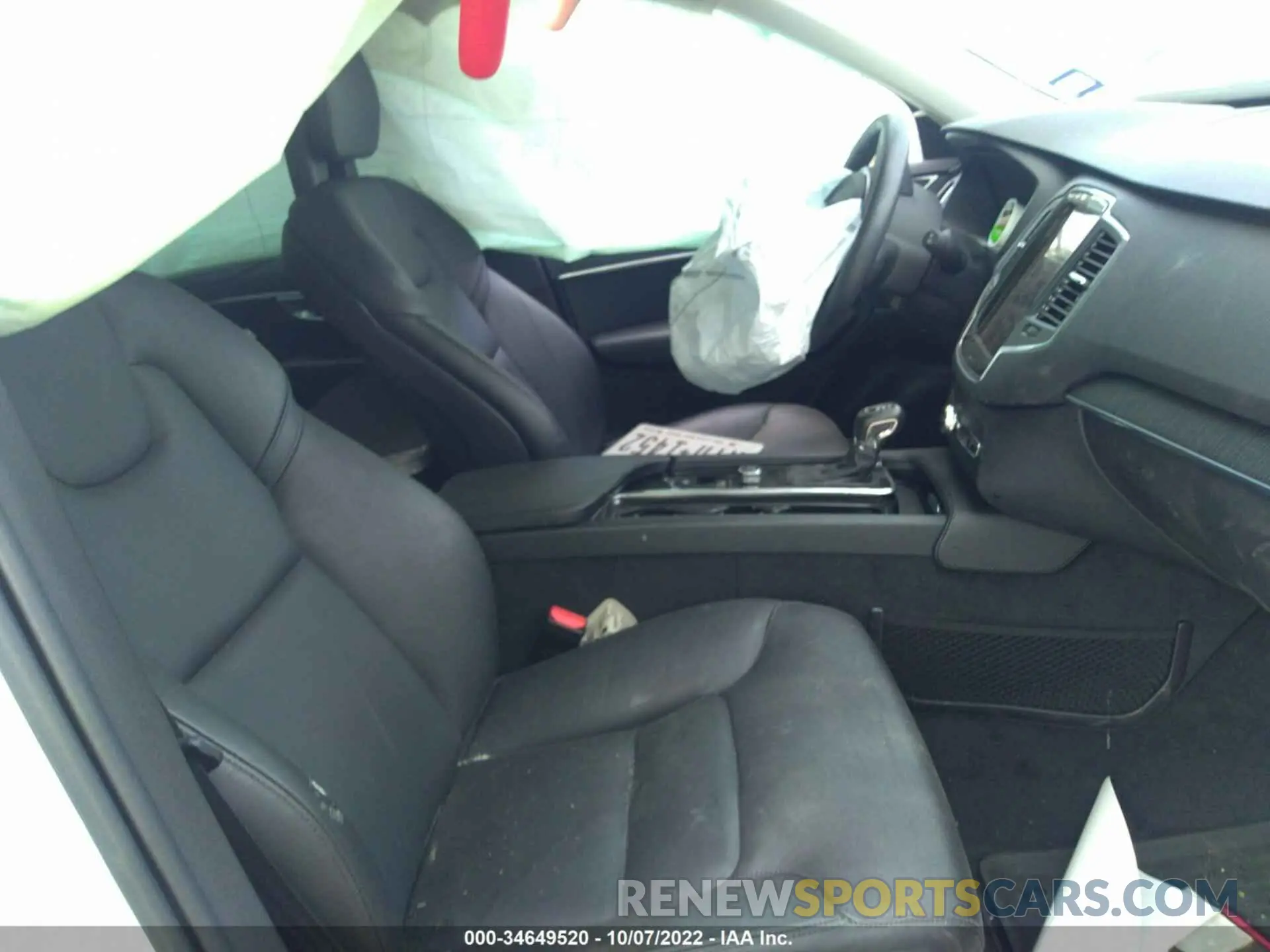 5 fotografías del automóvil dañado YV4102CK3L1562533 VOLVO XC90 2020