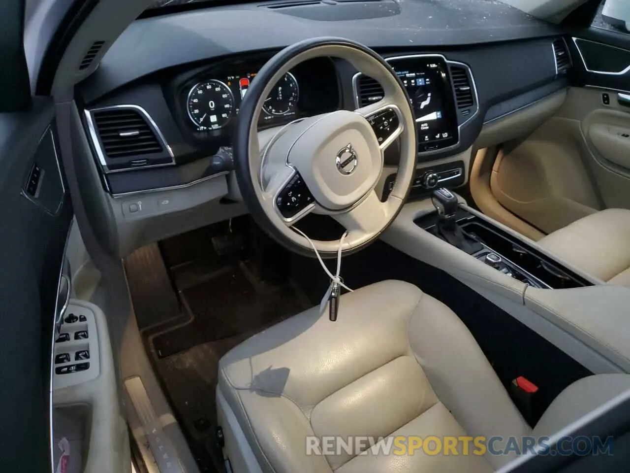 8 fotografías del automóvil dañado YV4102CK4L1598280 VOLVO XC90 2020