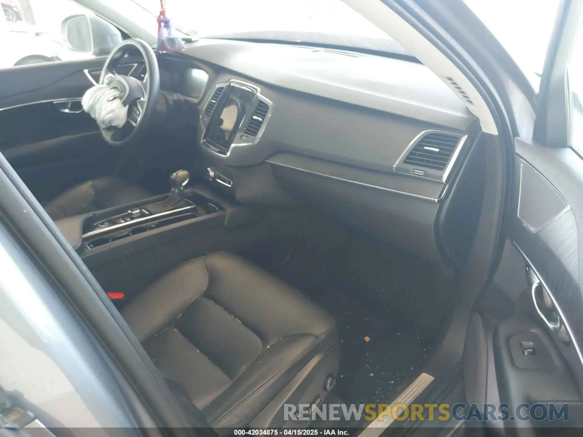 5 fotografías del automóvil dañado YV4102PK1L1591863 VOLVO XC90 2020