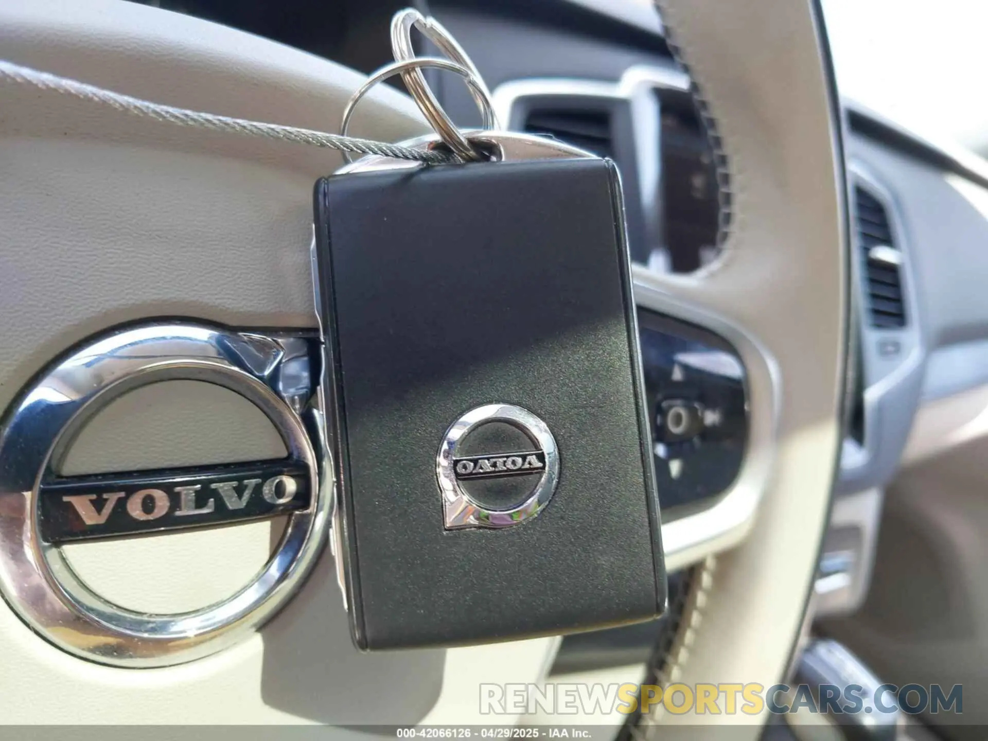 11 fotografías del automóvil dañado YV4102PK1L1605633 VOLVO XC90 2020
