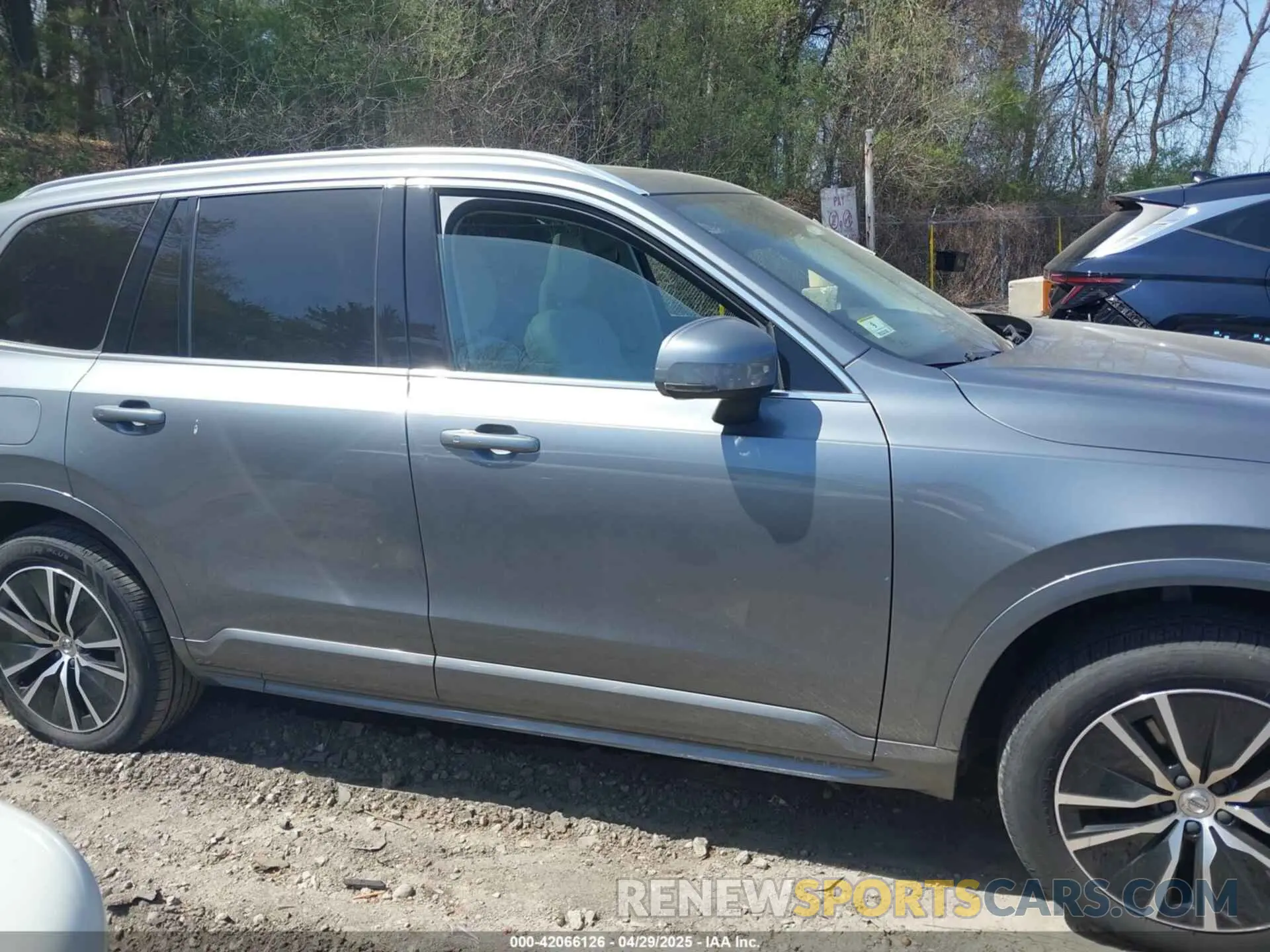 13 fotografías del automóvil dañado YV4102PK1L1605633 VOLVO XC90 2020