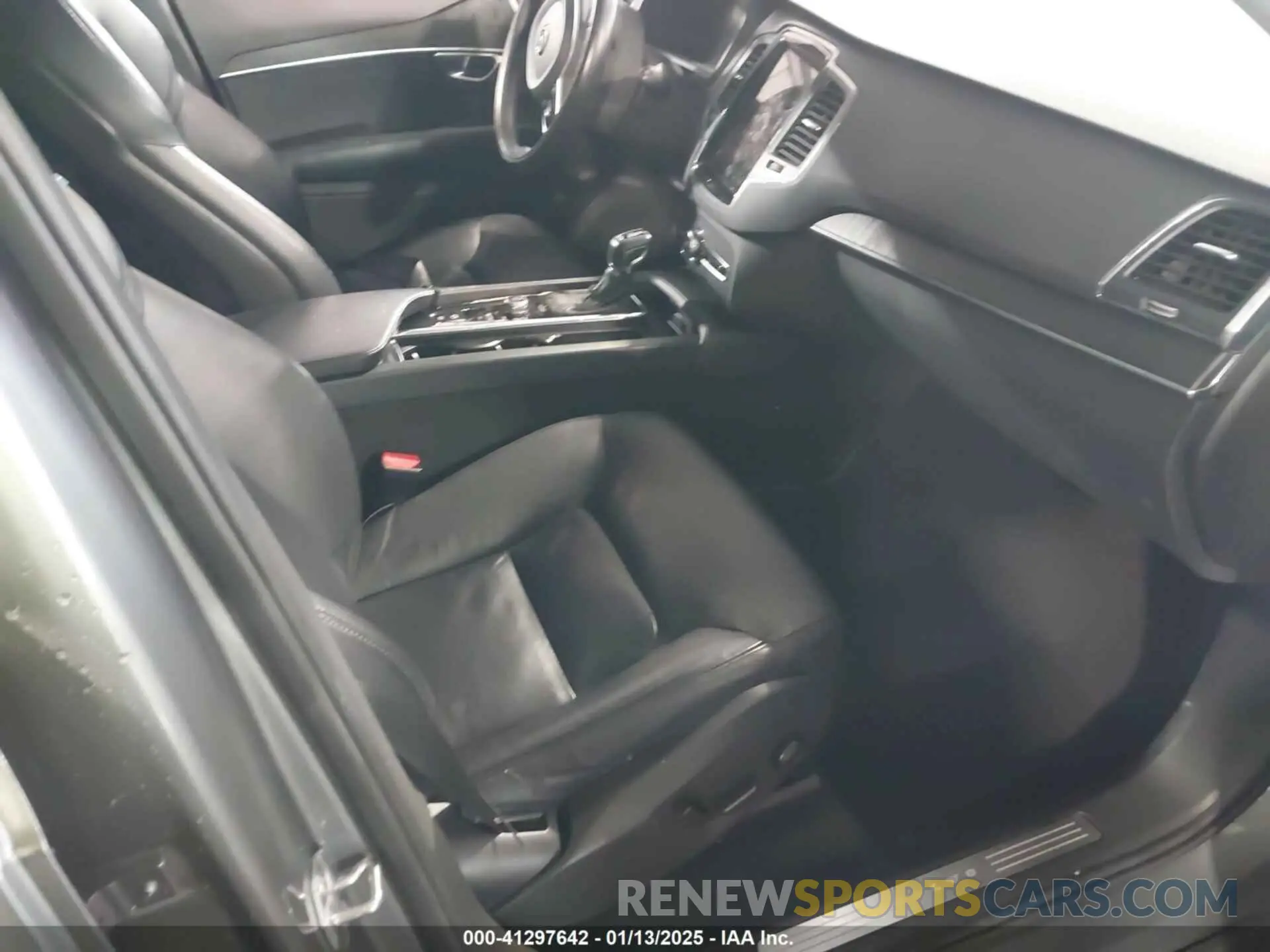 5 fotografías del automóvil dañado YV4102PK3L1573865 VOLVO XC90 2020