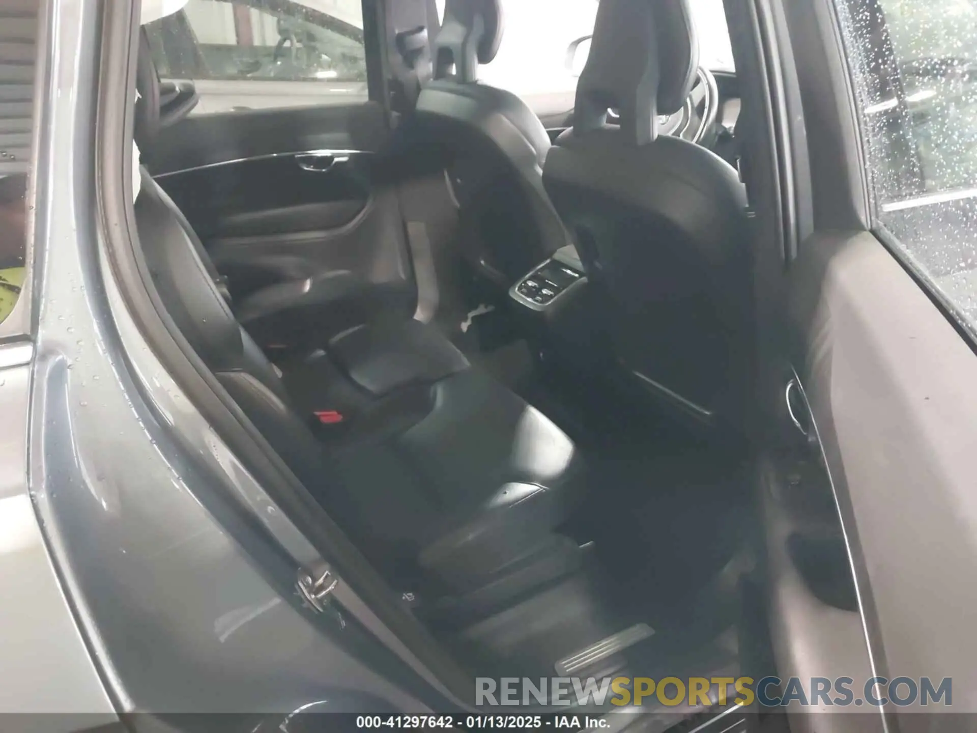 8 fotografías del automóvil dañado YV4102PK3L1573865 VOLVO XC90 2020