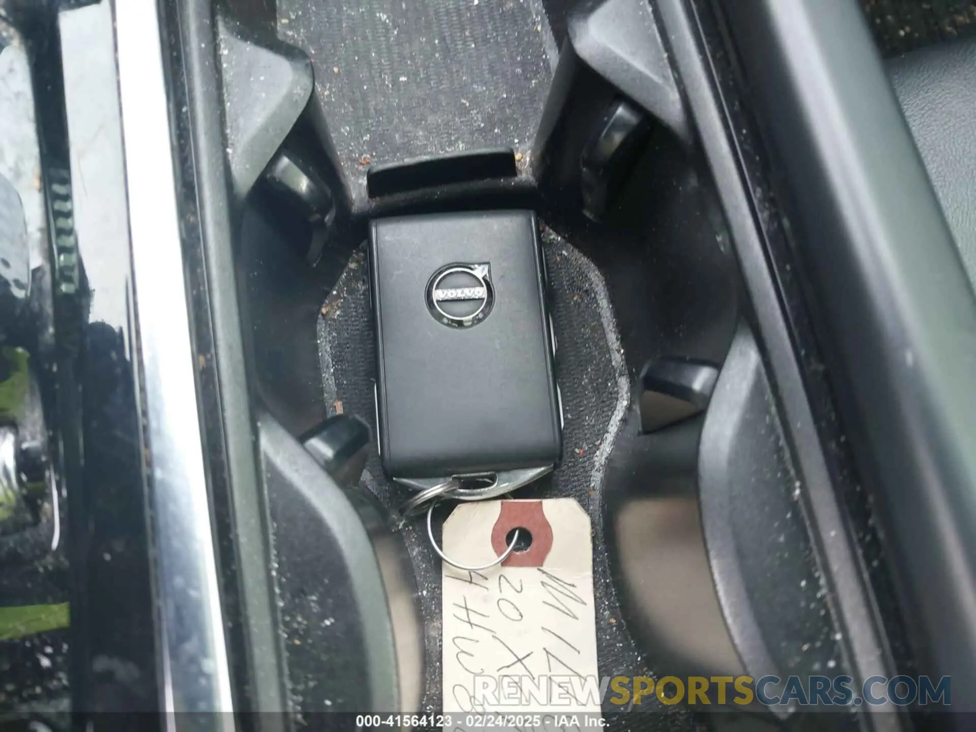 11 fotografías del automóvil dañado YV4102PK7L1568457 VOLVO XC90 2020