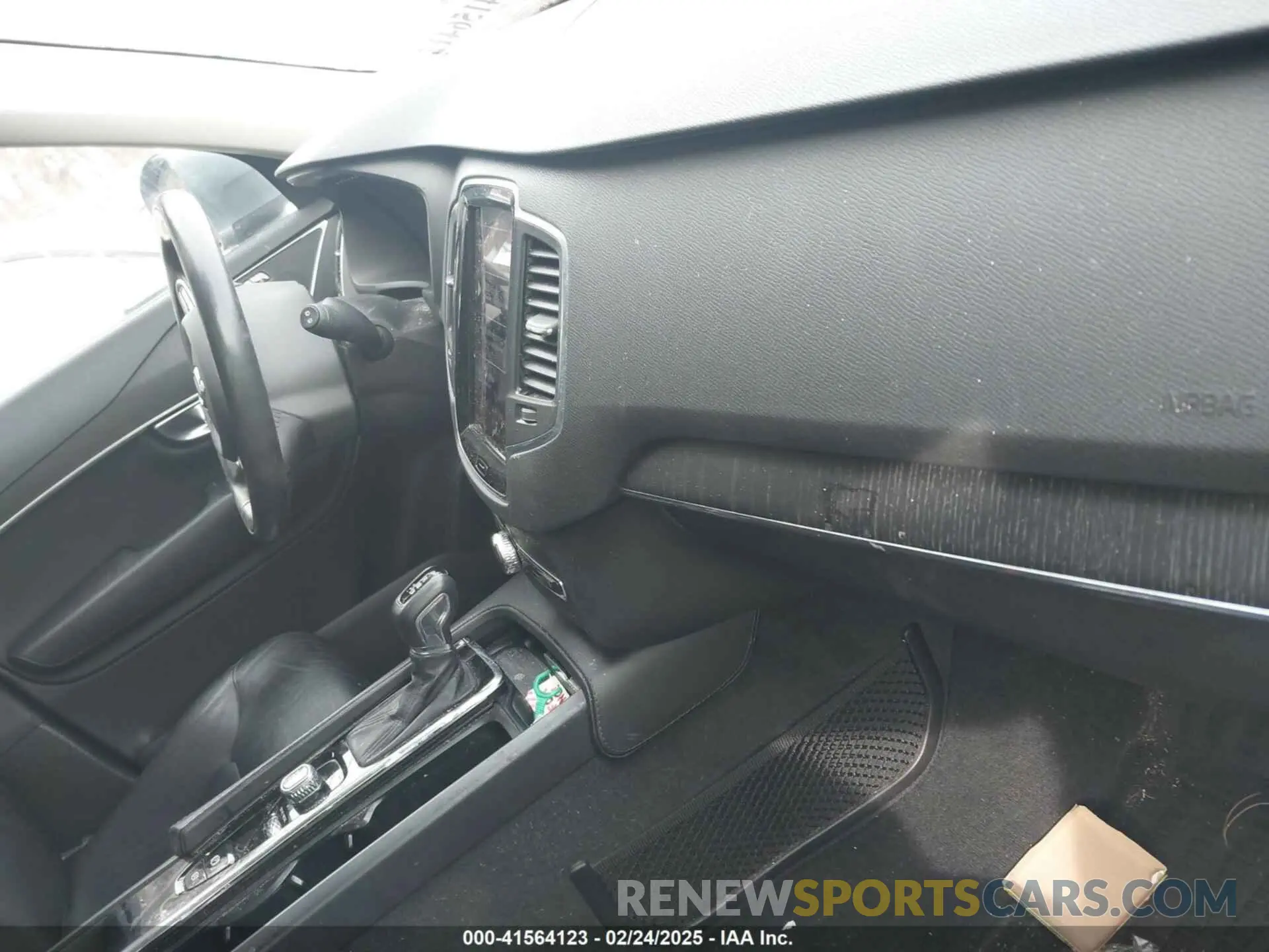 5 fotografías del automóvil dañado YV4102PK7L1568457 VOLVO XC90 2020