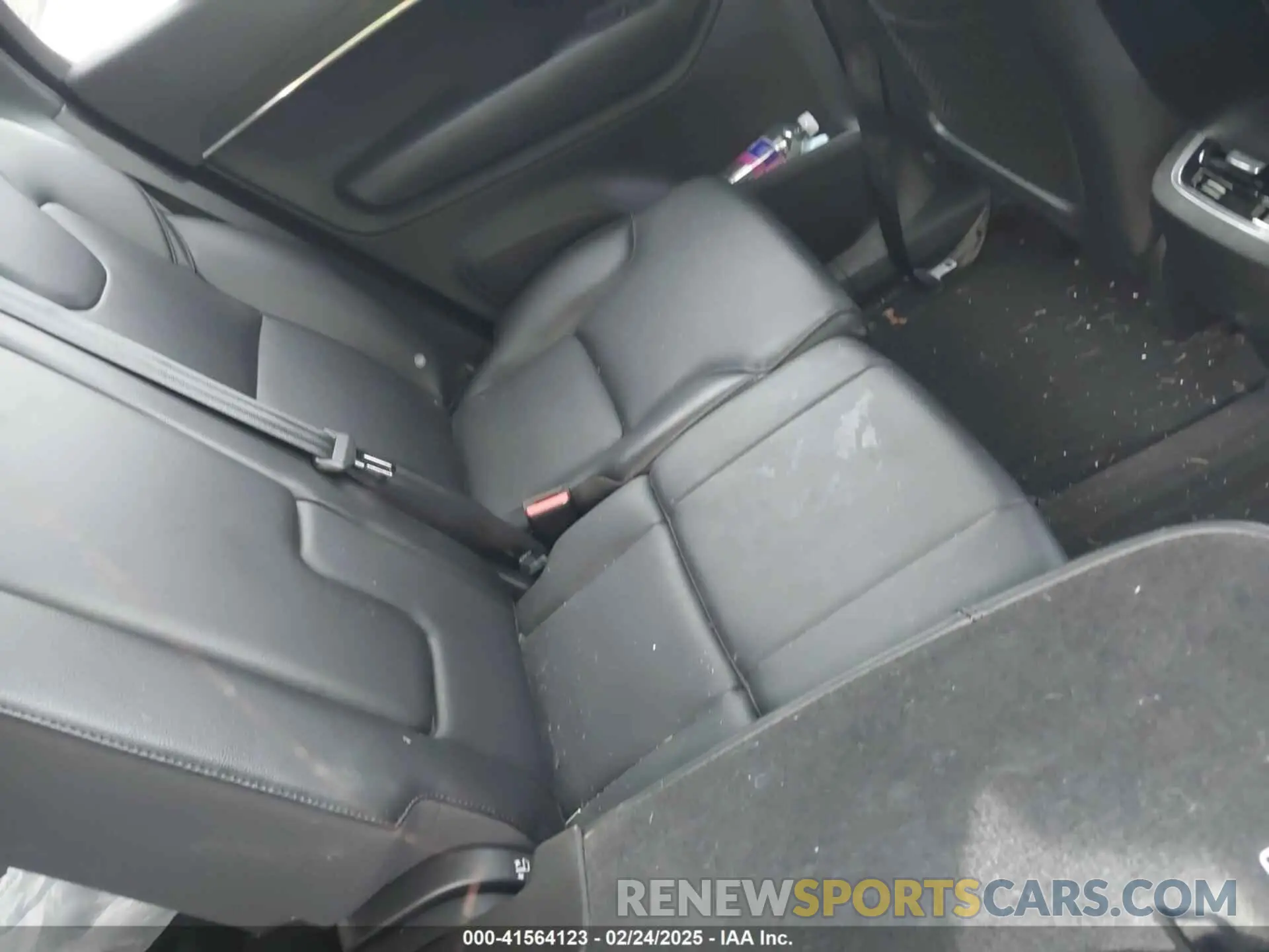 8 fotografías del automóvil dañado YV4102PK7L1568457 VOLVO XC90 2020