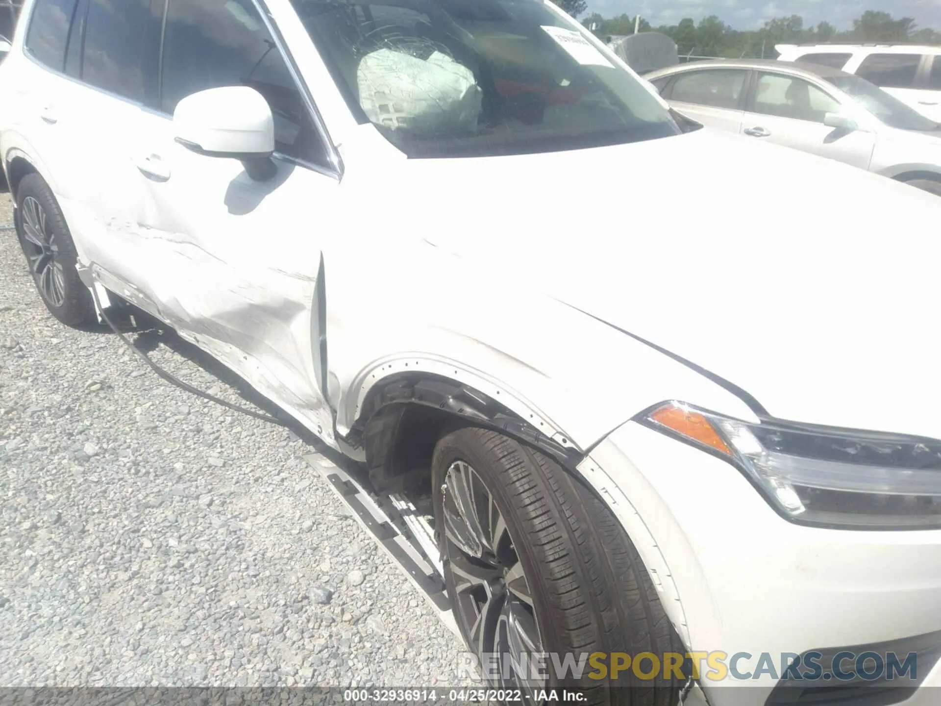 6 fotografías del automóvil dañado YV4102PK7L1622307 VOLVO XC90 2020