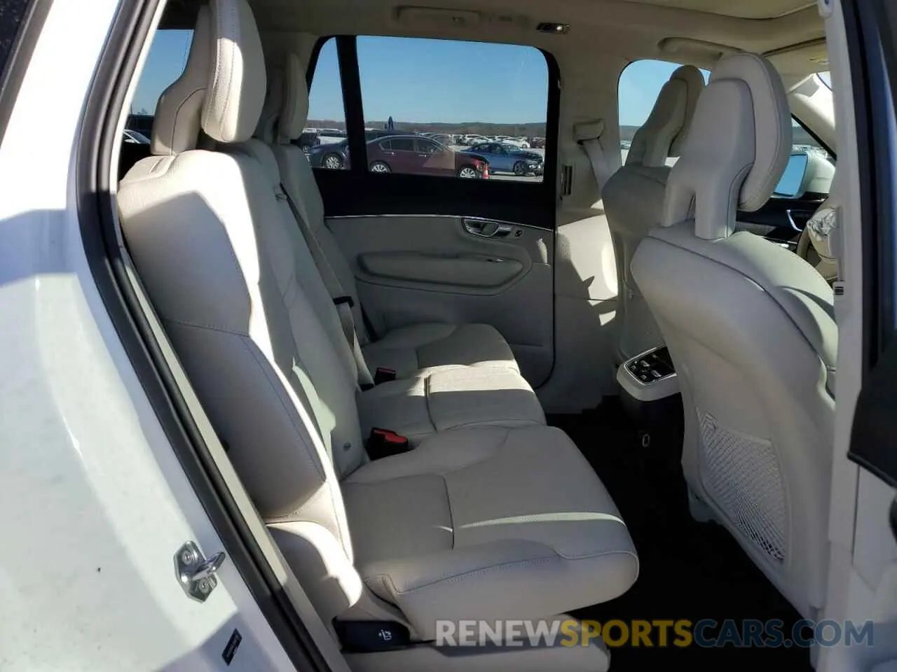 11 fotografías del automóvil dañado YV4102PK8L1564739 VOLVO XC90 2020