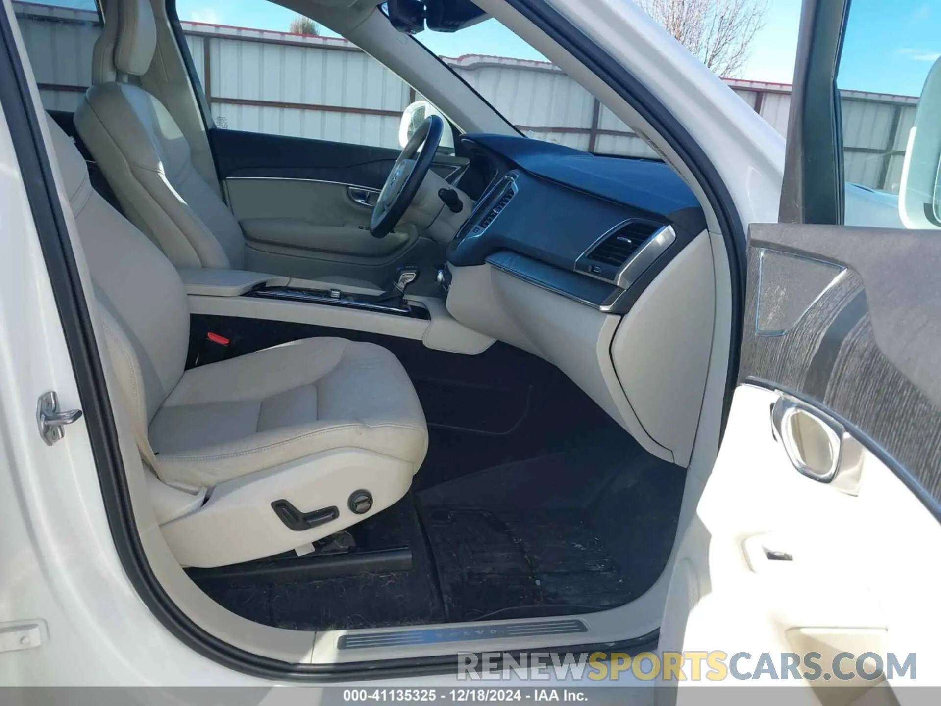 5 fotografías del automóvil dañado YV4A221K1L1613623 VOLVO XC90 2020