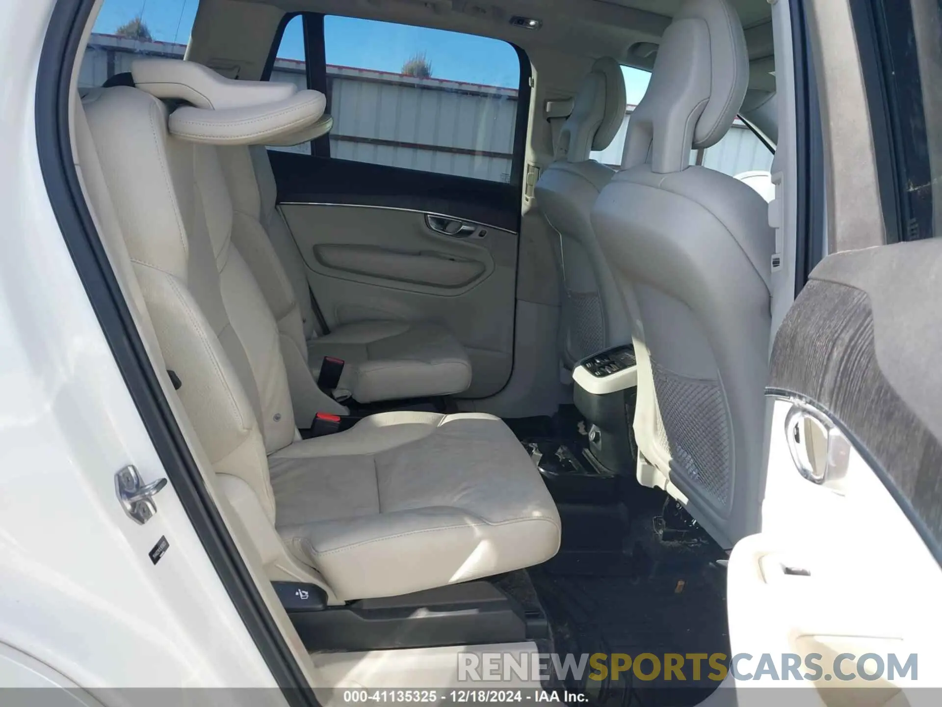 8 fotografías del automóvil dañado YV4A221K1L1613623 VOLVO XC90 2020