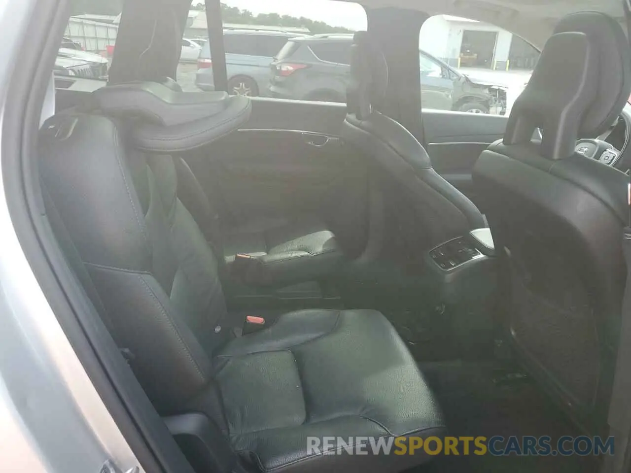 11 fotografías del automóvil dañado YV4A221K6L1557534 VOLVO XC90 2020