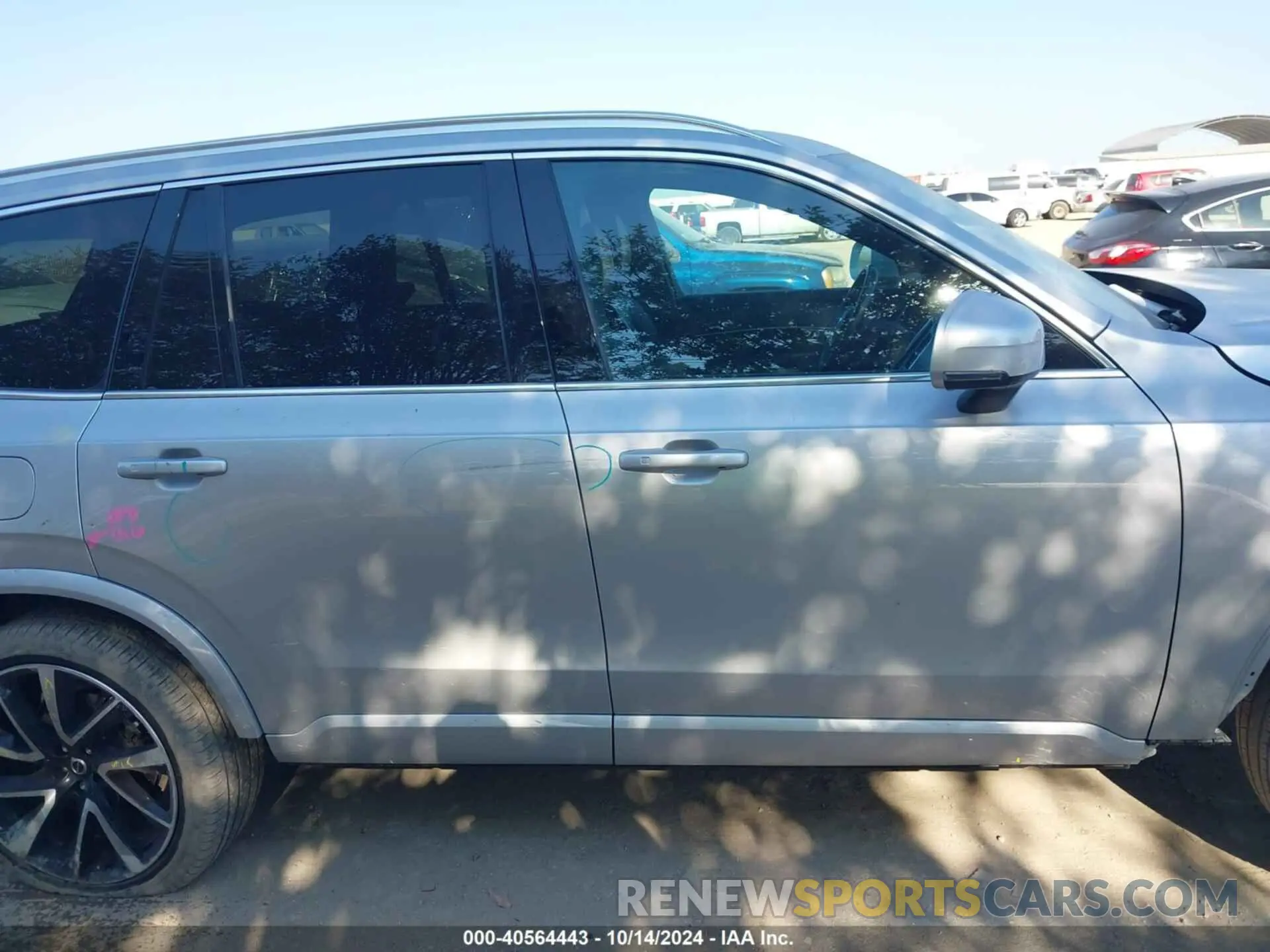 14 fotografías del automóvil dañado YV4A221K8L1604143 VOLVO XC90 2020