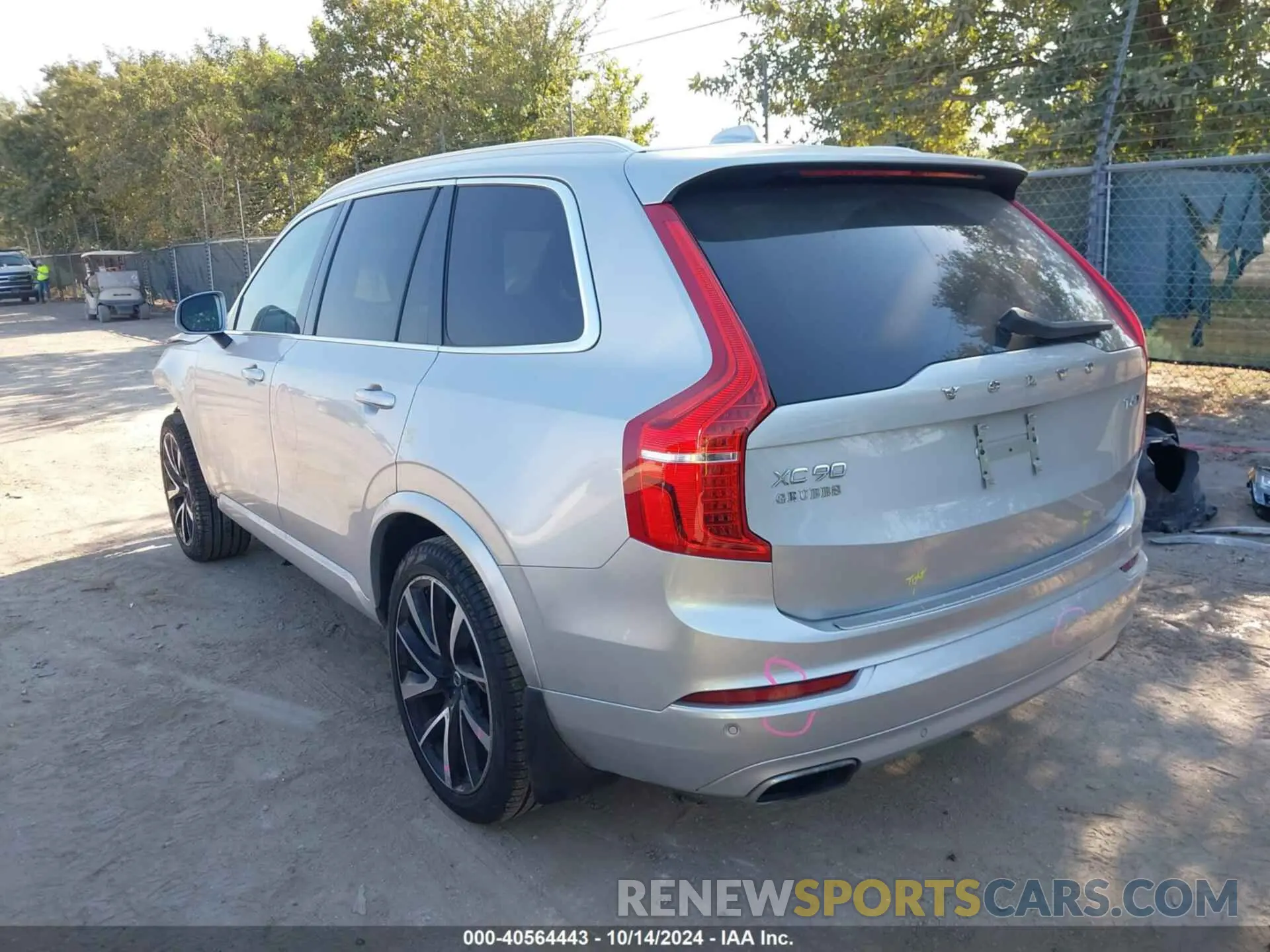3 fotografías del automóvil dañado YV4A221K8L1604143 VOLVO XC90 2020