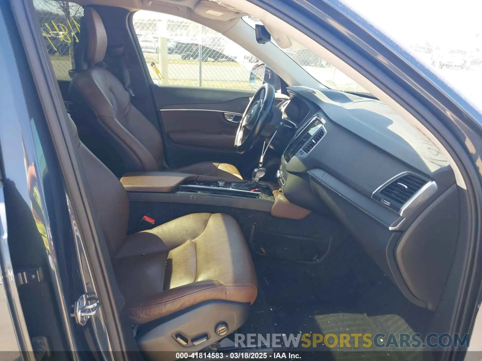 5 fotografías del automóvil dañado YV4A22PK3L1535353 VOLVO XC90 2020