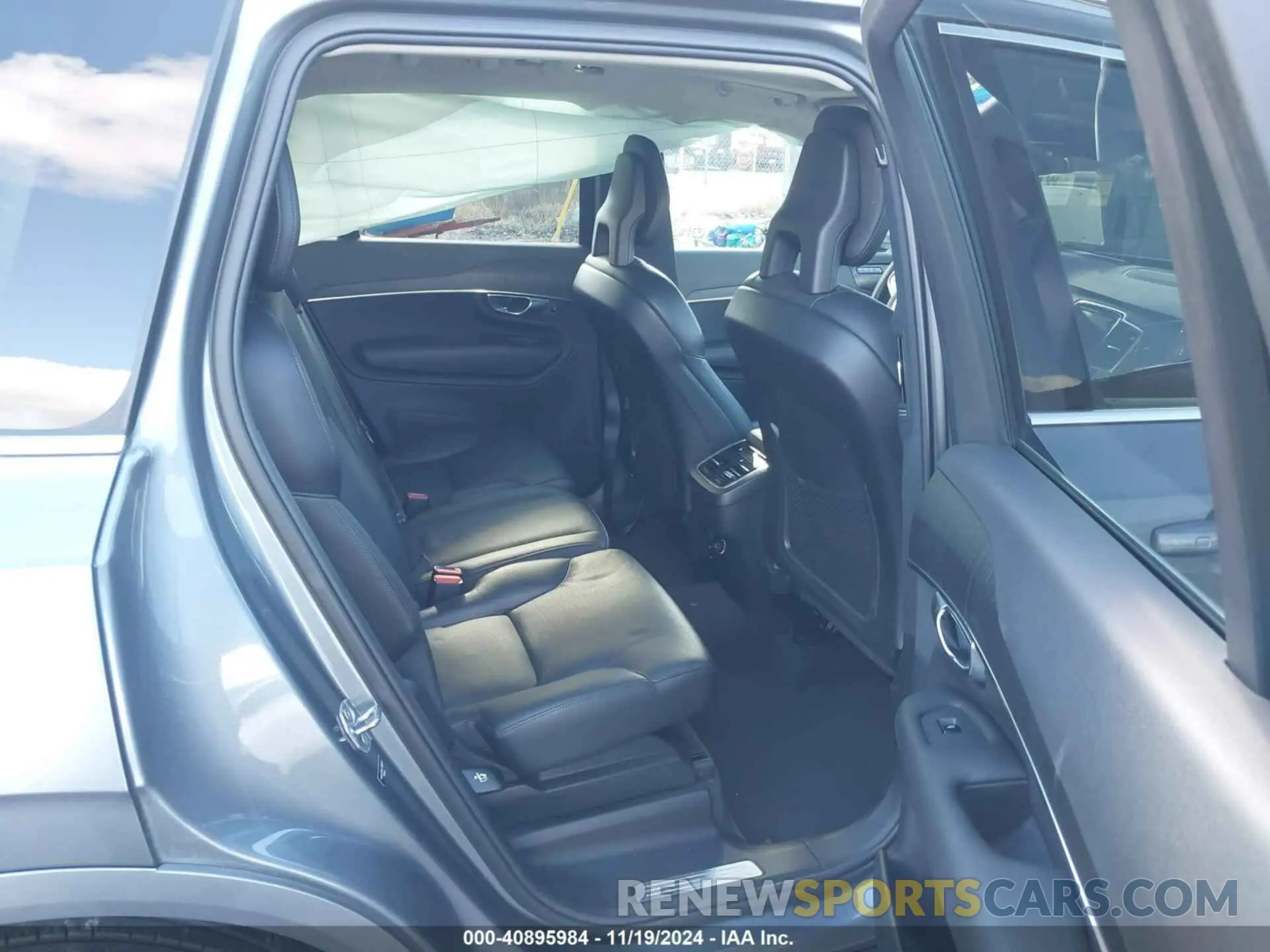 8 fotografías del automóvil dañado YV4A22PK4L1569317 VOLVO XC90 2020
