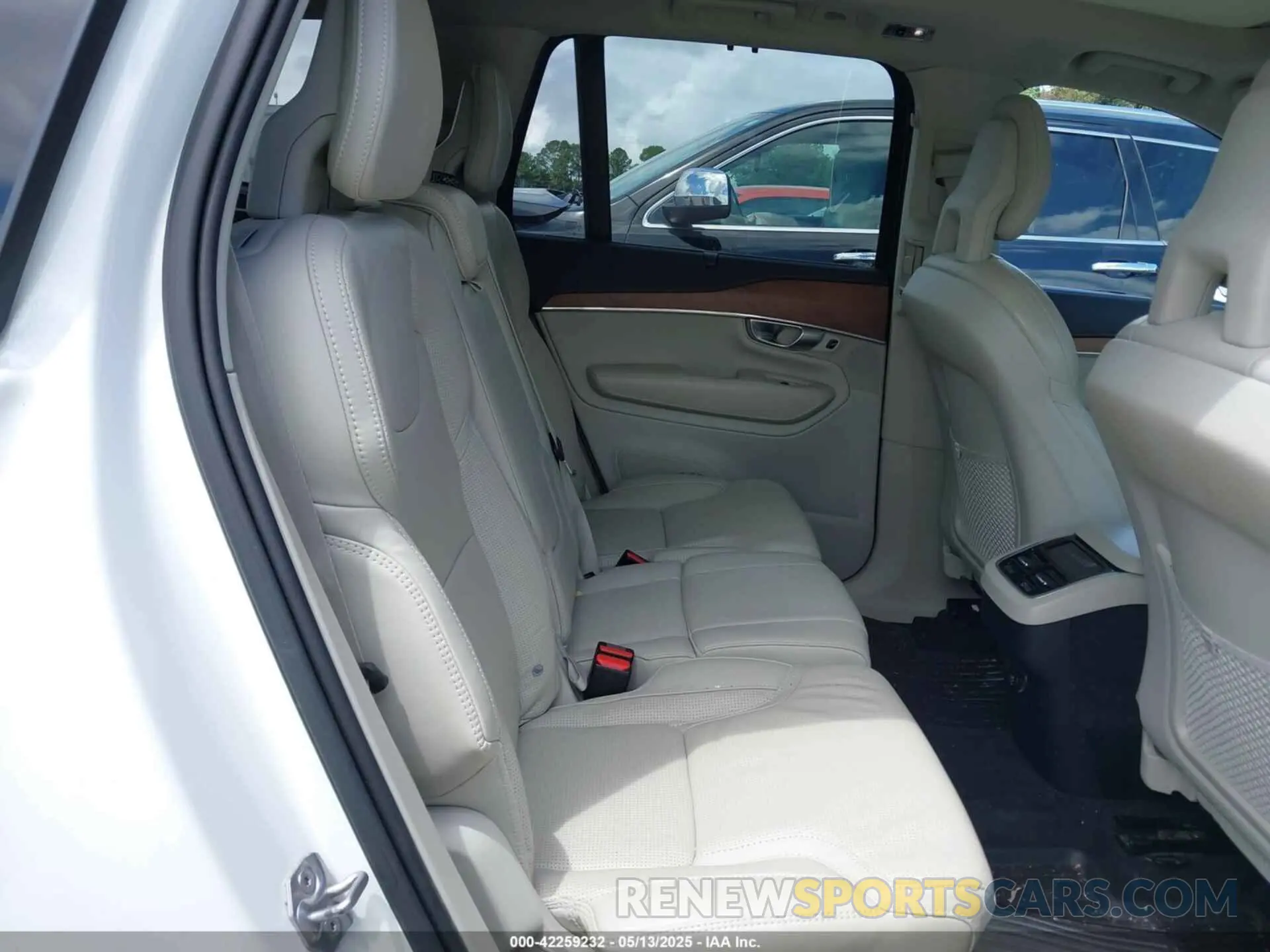 8 fotografías del automóvil dañado YV4A22PL1L1534632 VOLVO XC90 2020