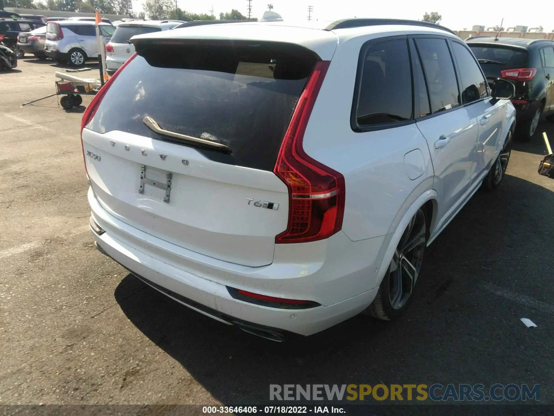 4 fotografías del automóvil dañado YV4A22PM9L1542079 VOLVO XC90 2020