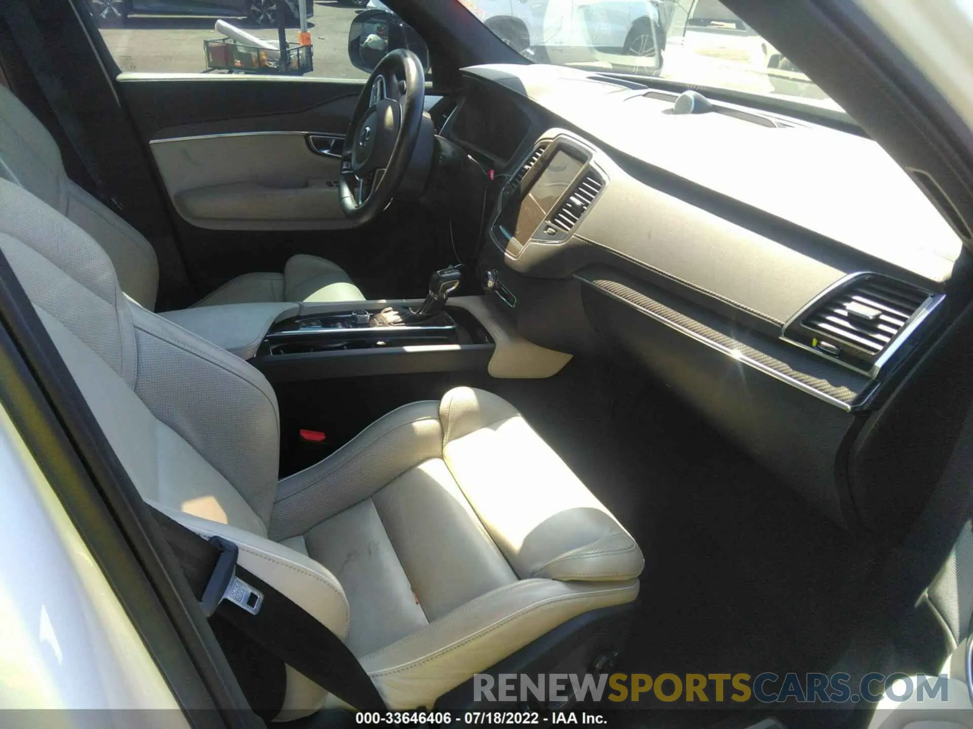5 fotografías del automóvil dañado YV4A22PM9L1542079 VOLVO XC90 2020