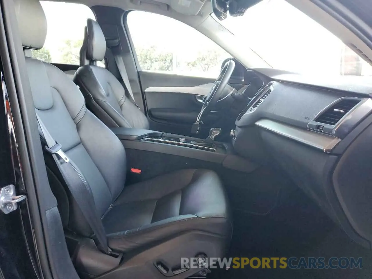 5 fotografías del automóvil dañado YV4102CK1M1699150 VOLVO XC90 2021