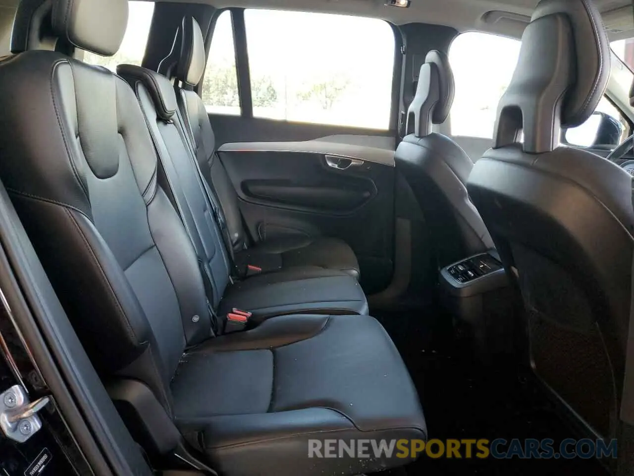 6 fotografías del automóvil dañado YV4102CK1M1699150 VOLVO XC90 2021