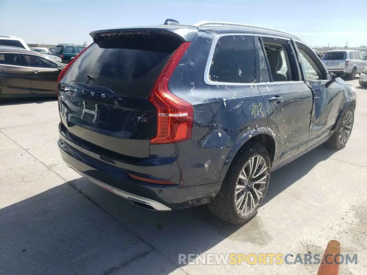 4 fotografías del automóvil dañado YV4102CK5M1675644 VOLVO XC90 2021