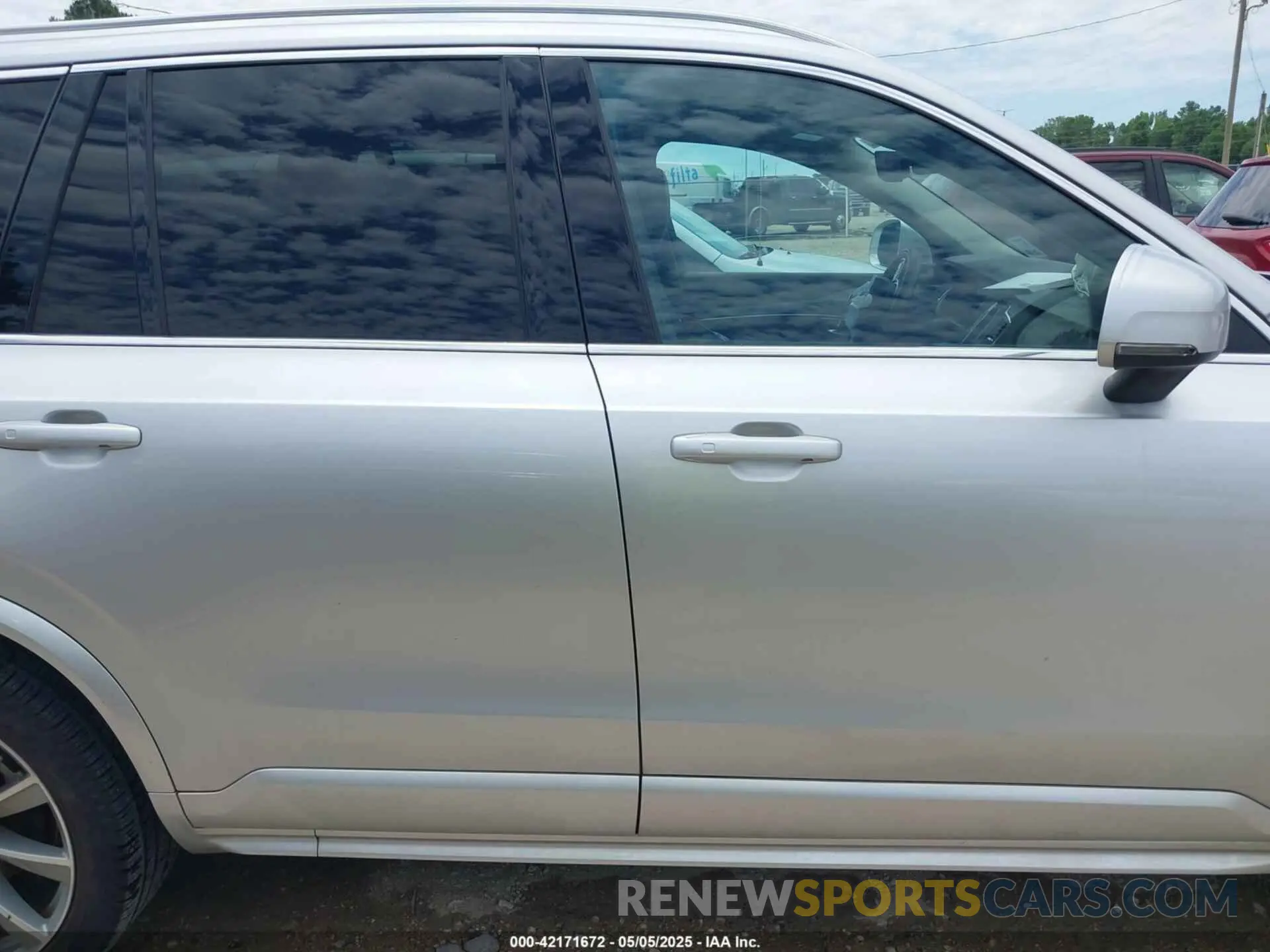 14 fotografías del automóvil dañado YV4102CK7M1735715 VOLVO XC90 2021