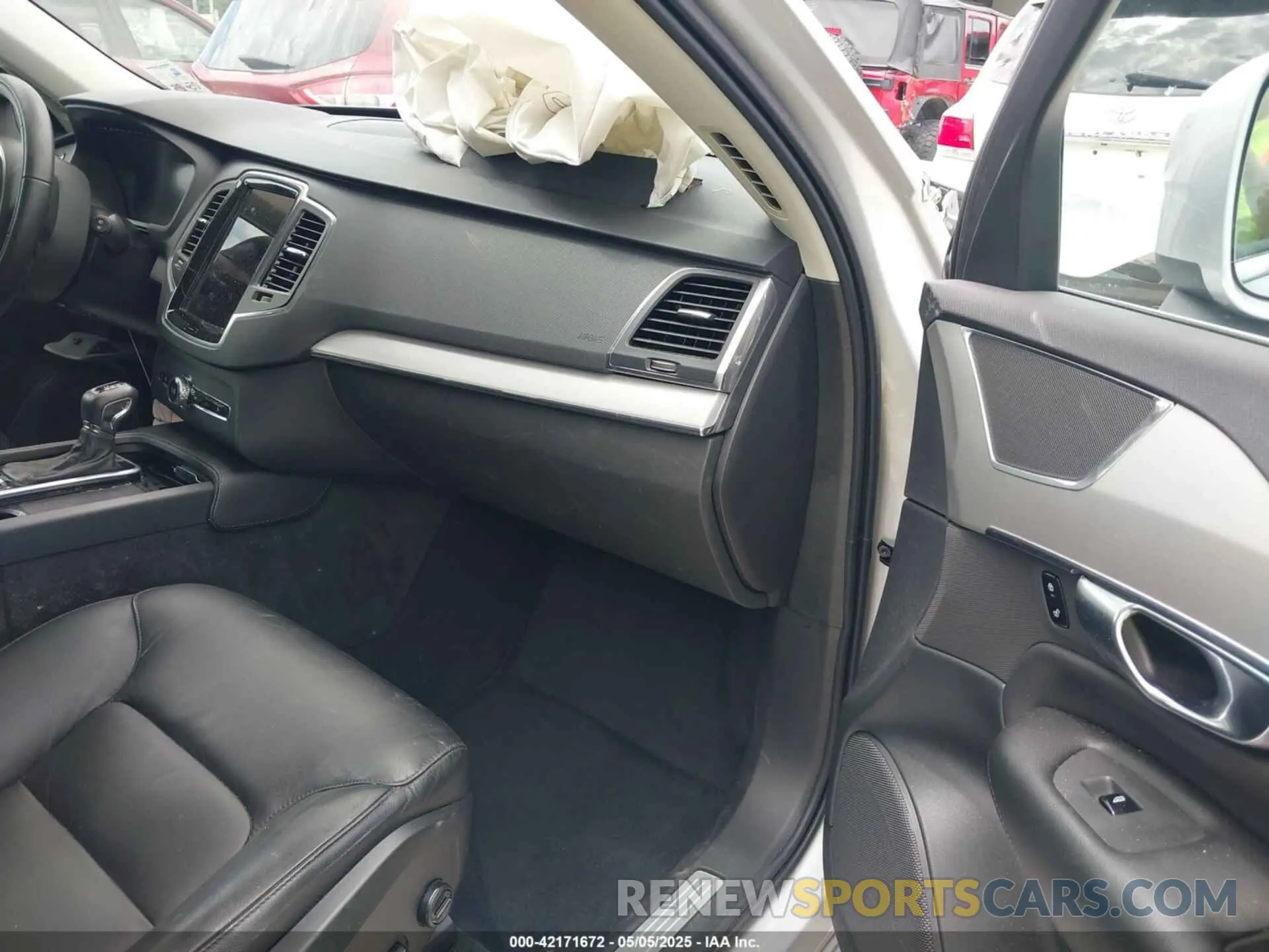 5 fotografías del automóvil dañado YV4102CK7M1735715 VOLVO XC90 2021
