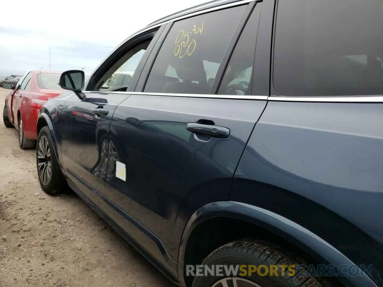 9 fotografías del automóvil dañado YV4102CK7M1743975 VOLVO XC90 2021
