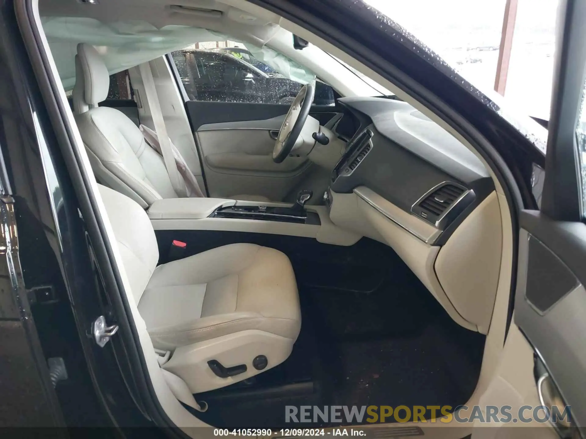 5 fotografías del automóvil dañado YV4102CKXM1691404 VOLVO XC90 2021