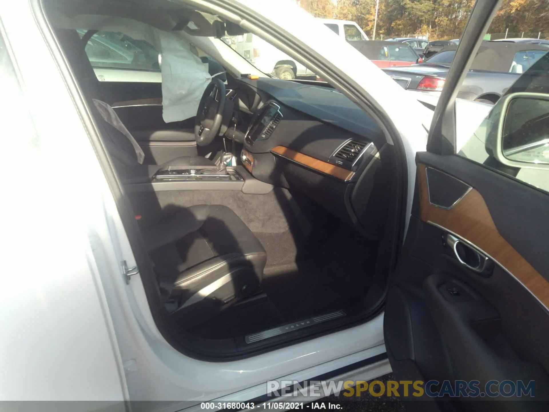 5 fotografías del automóvil dañado YV4102PK0M1751216 VOLVO XC90 2021