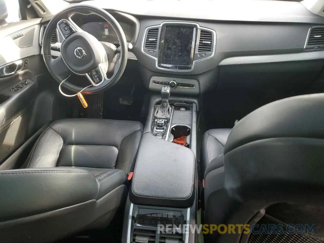 8 fotografías del automóvil dañado YV4102PK5M1671765 VOLVO XC90 2021