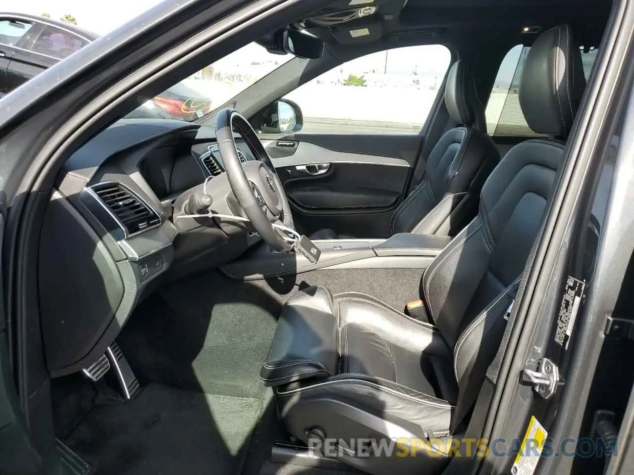 7 fotografías del automóvil dañado YV4102PM3M1726893 VOLVO XC90 2021