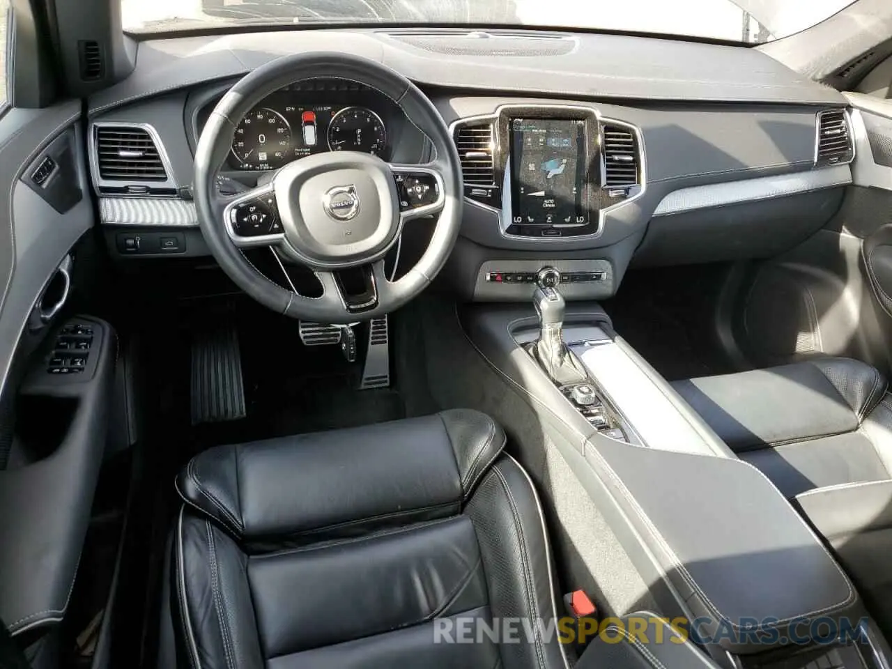 8 fotografías del automóvil dañado YV4102PM3M1726893 VOLVO XC90 2021
