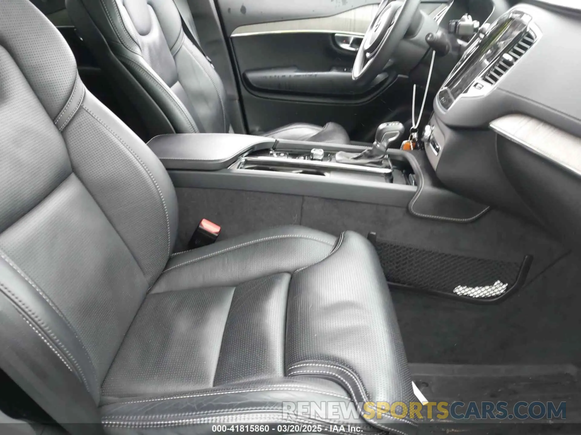5 fotografías del automóvil dañado YV4A221L9M1685115 VOLVO XC90 2021